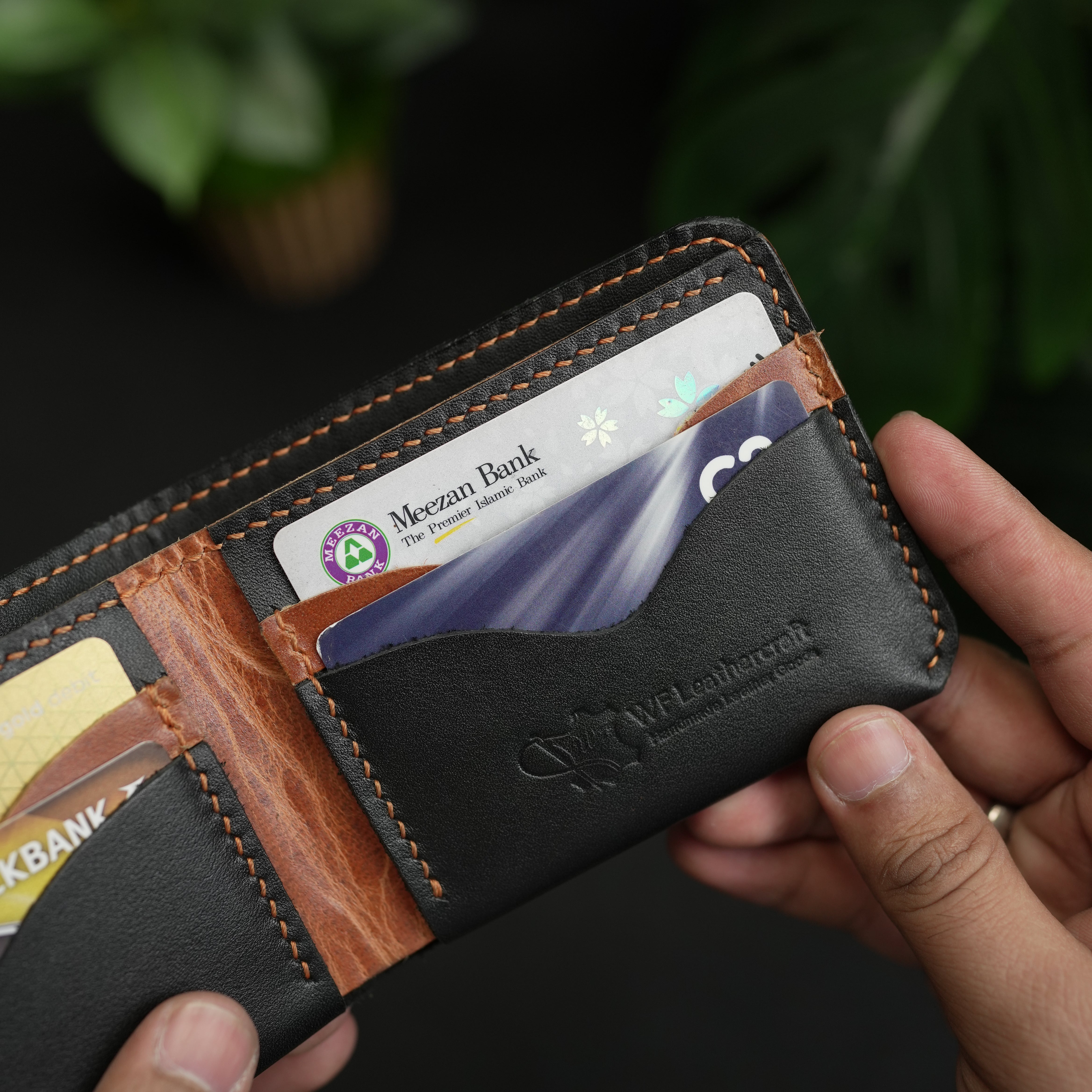 No. 81 classic full stitched bifold wallet Black & Tan pullup