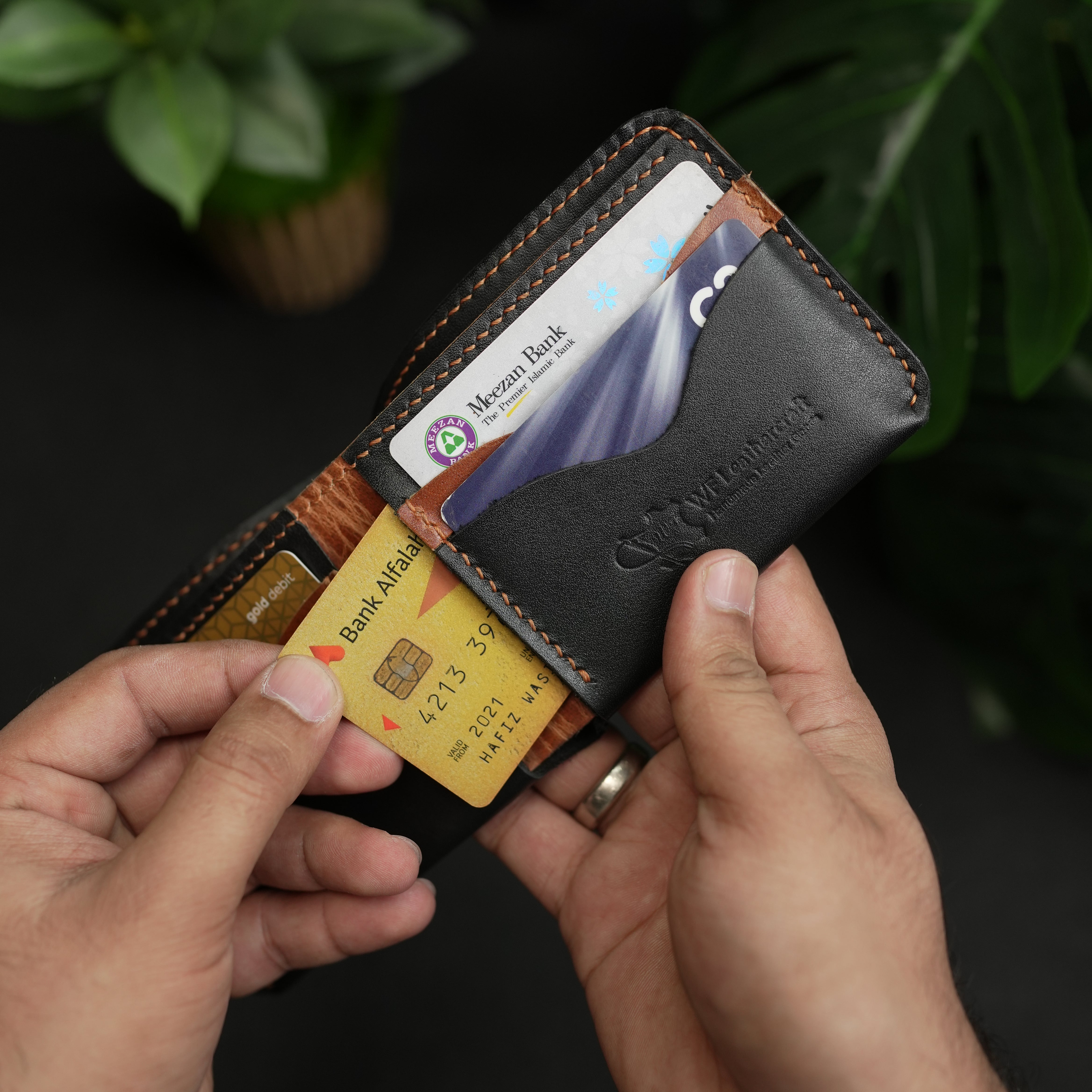No. 81 classic full stitched bifold wallet Black & Tan pullup