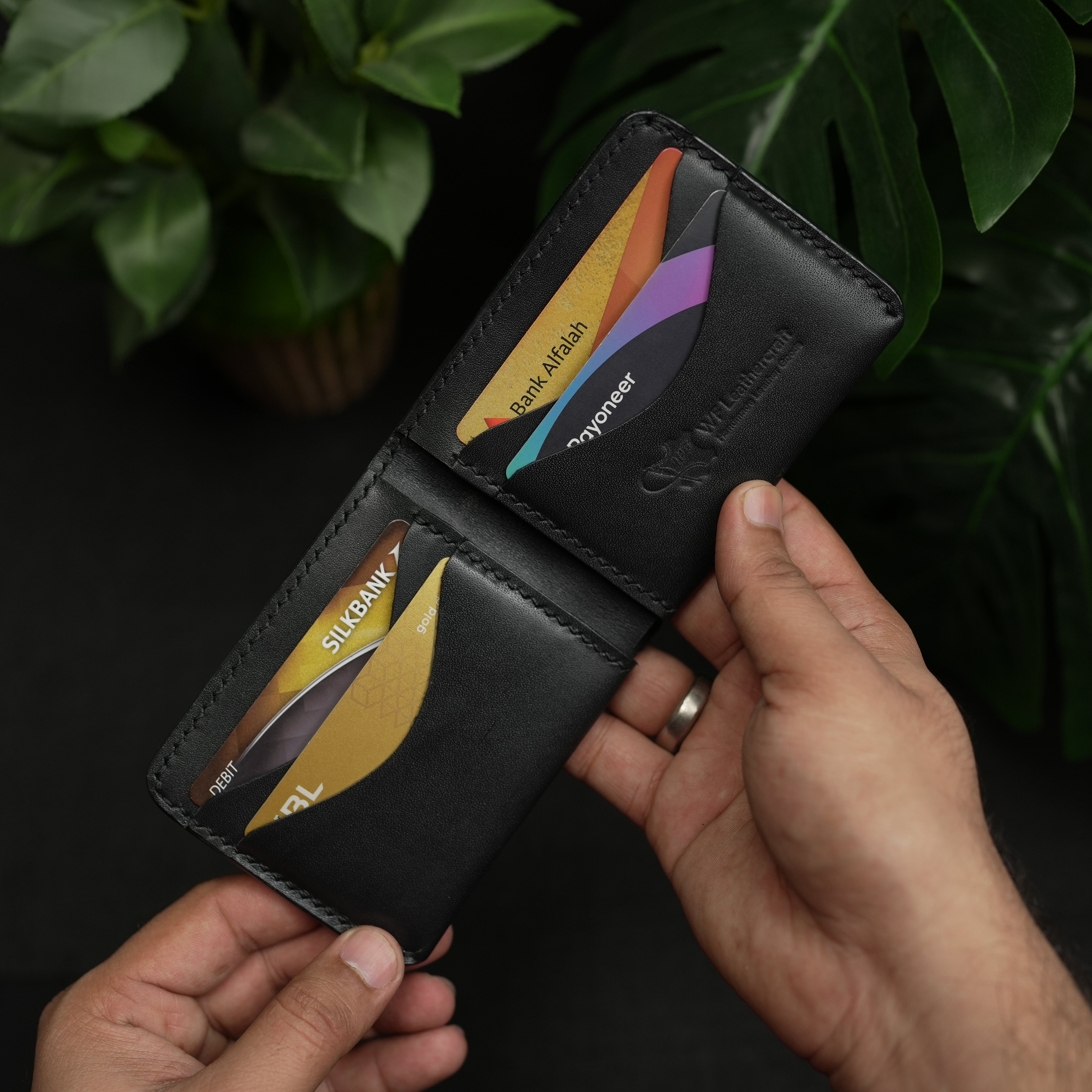 رقم 81 محفظة جلدية فاخرة قابلة للطي (أسود محيطي)