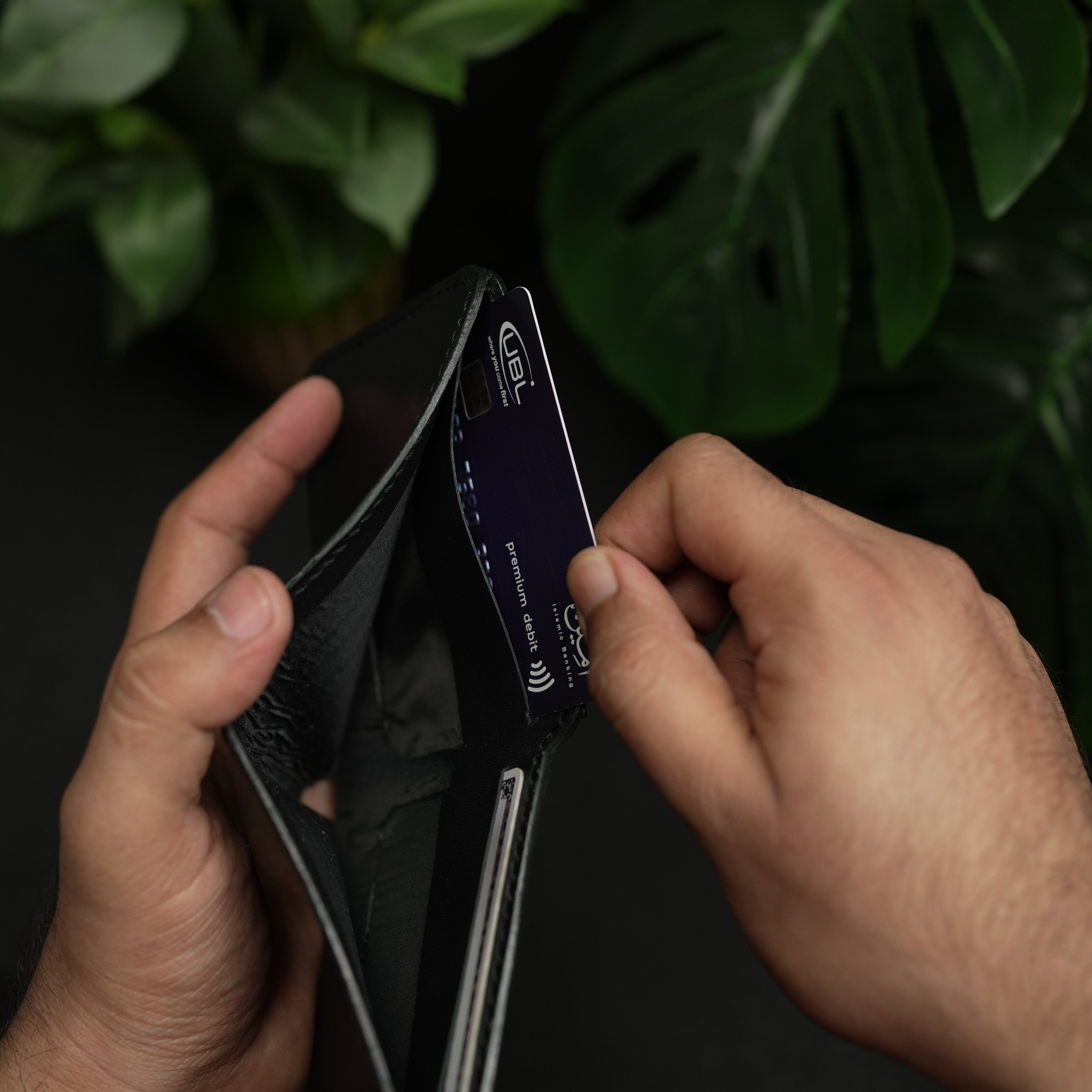 رقم 81 محفظة جلدية فاخرة قابلة للطي (أسود محيطي)