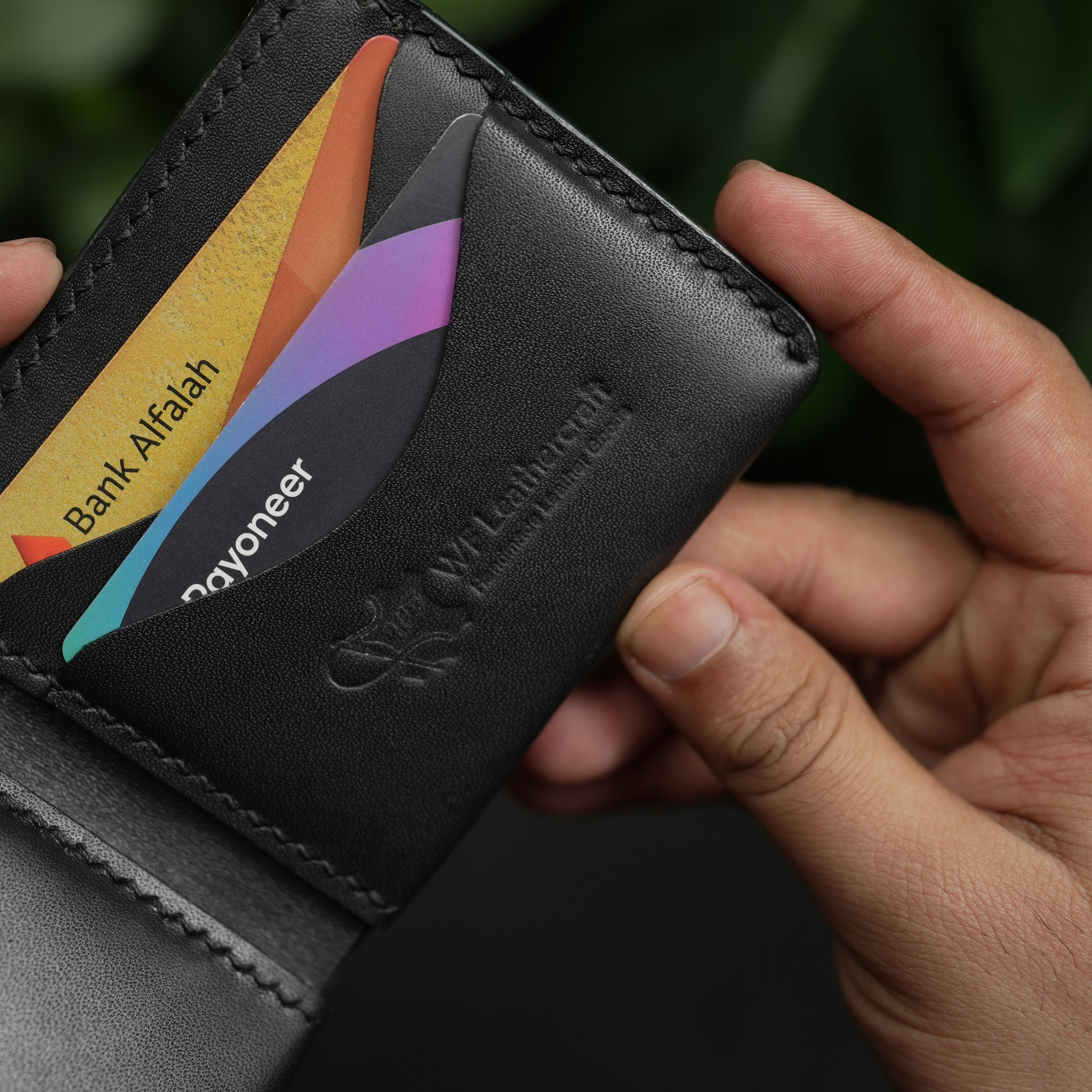 رقم 81 محفظة جلدية فاخرة قابلة للطي (أسود محيطي)