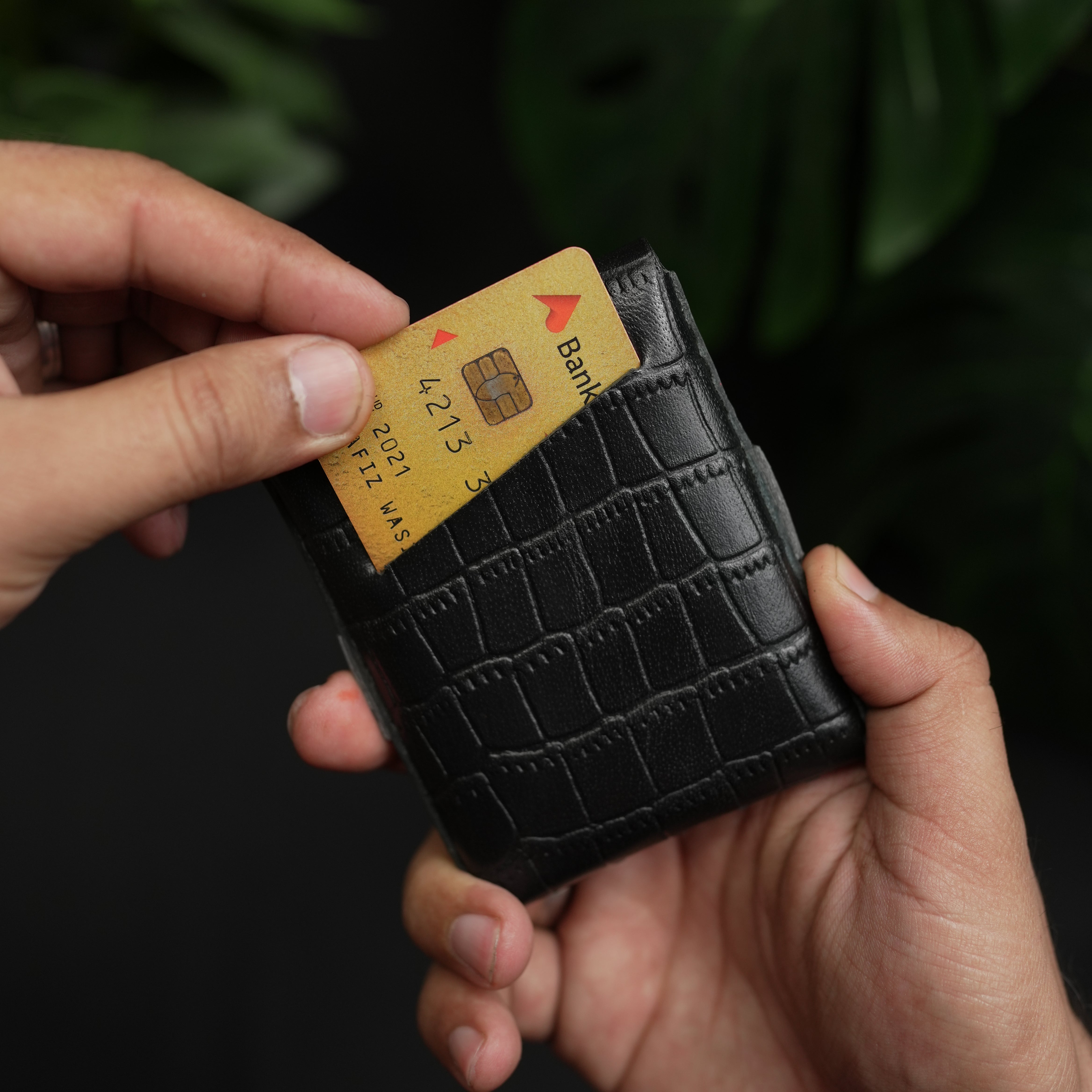 No.101 All-in-One Black Crocodile Cow Leather Wallet Black color