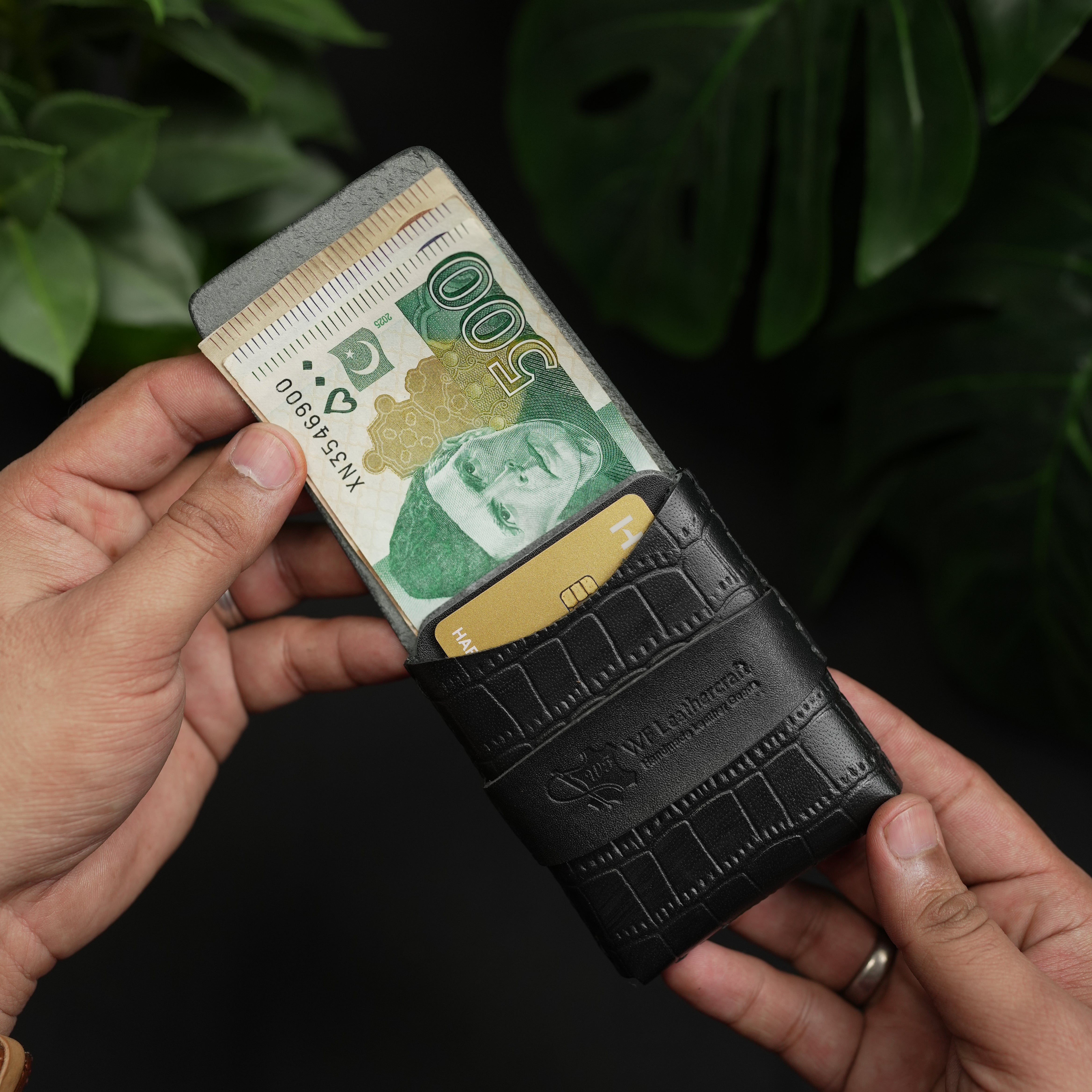 No.101 All-in-One Black Crocodile Cow Leather Wallet Black color