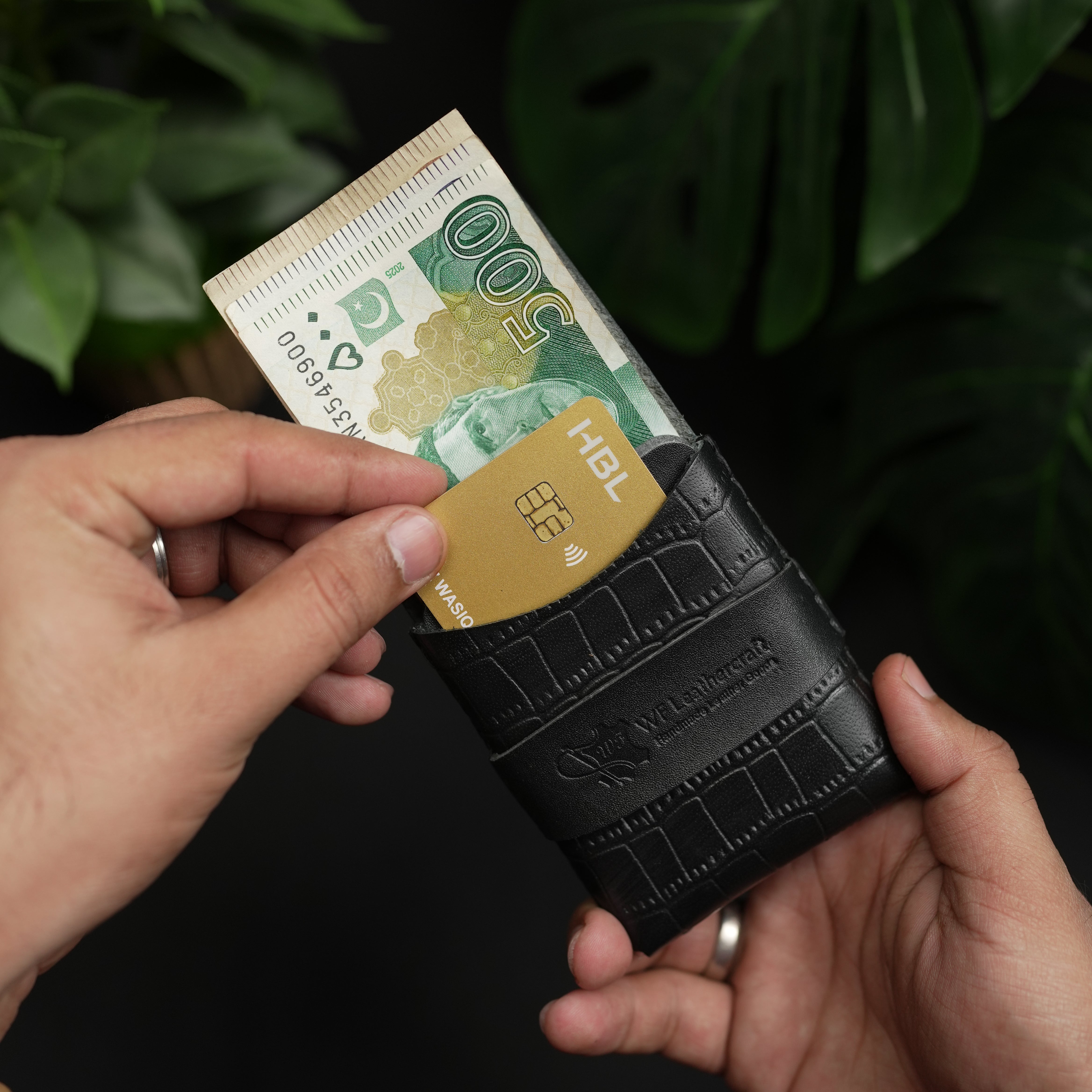 No.101 All-in-One Black Crocodile Cow Leather Wallet Black color