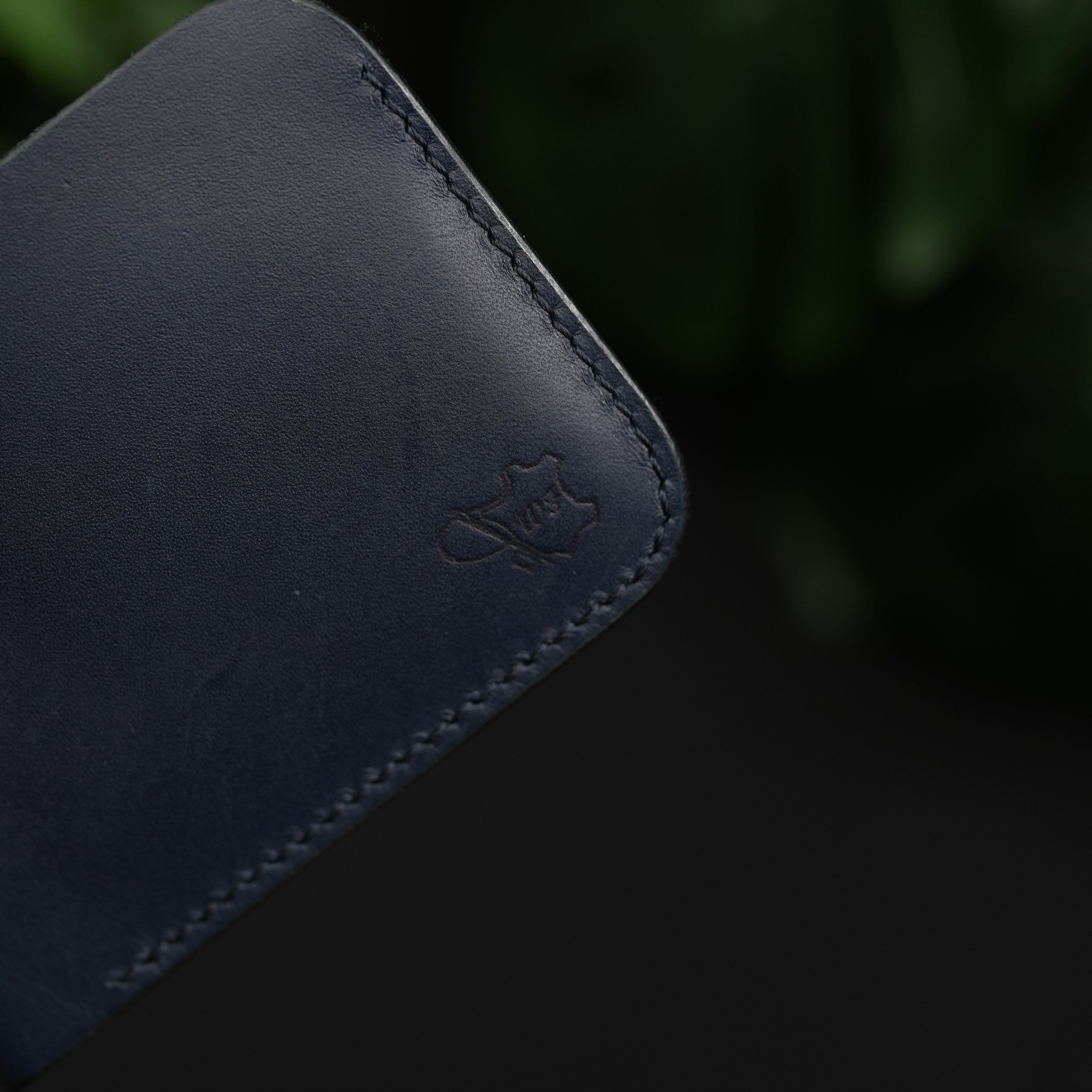 No.80 Bifold Leather Wallet (Navy Elegance & Red)