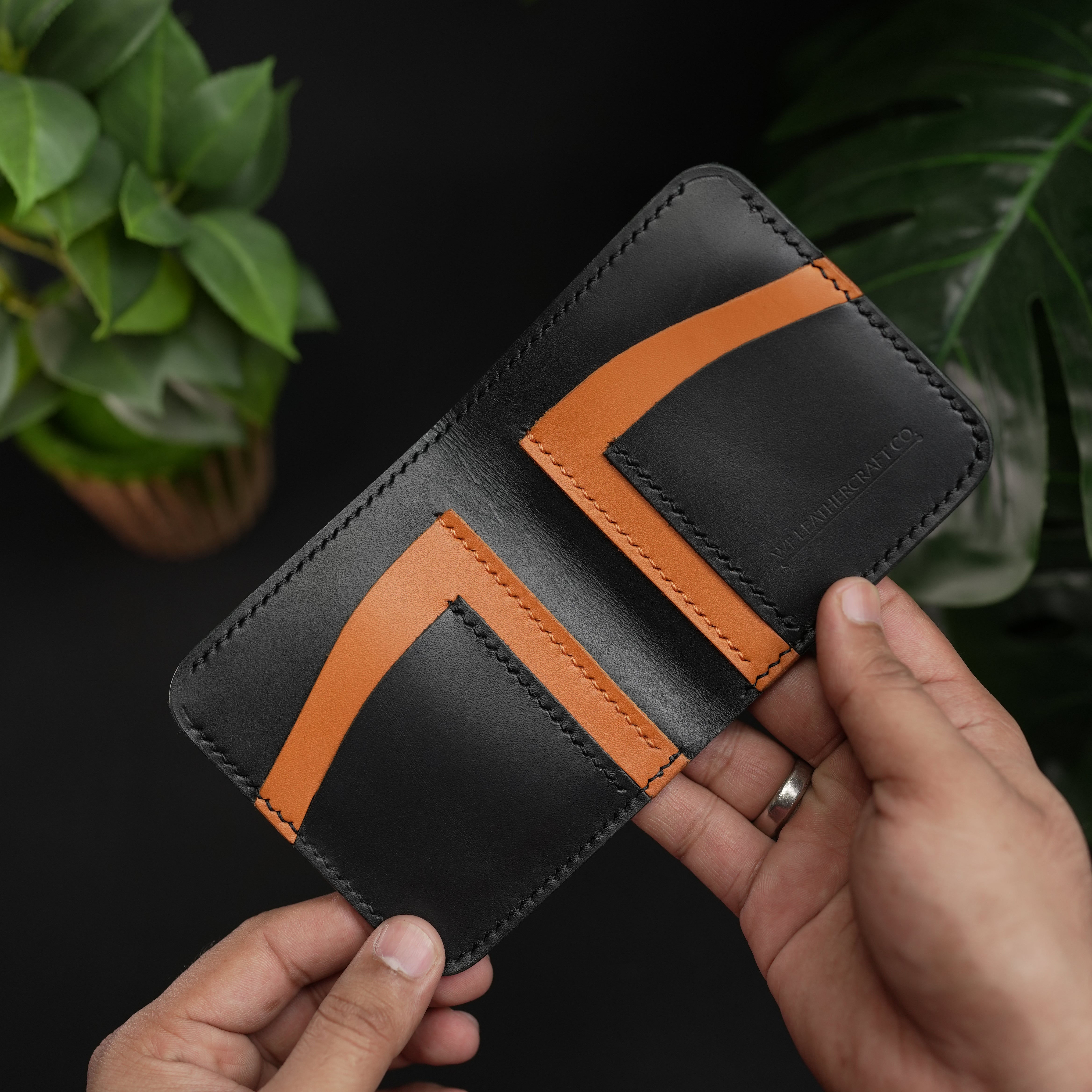 NO.86 VERTICLE BIFOLD LEATHER WALLET (OCEAN BLACK & TAN)