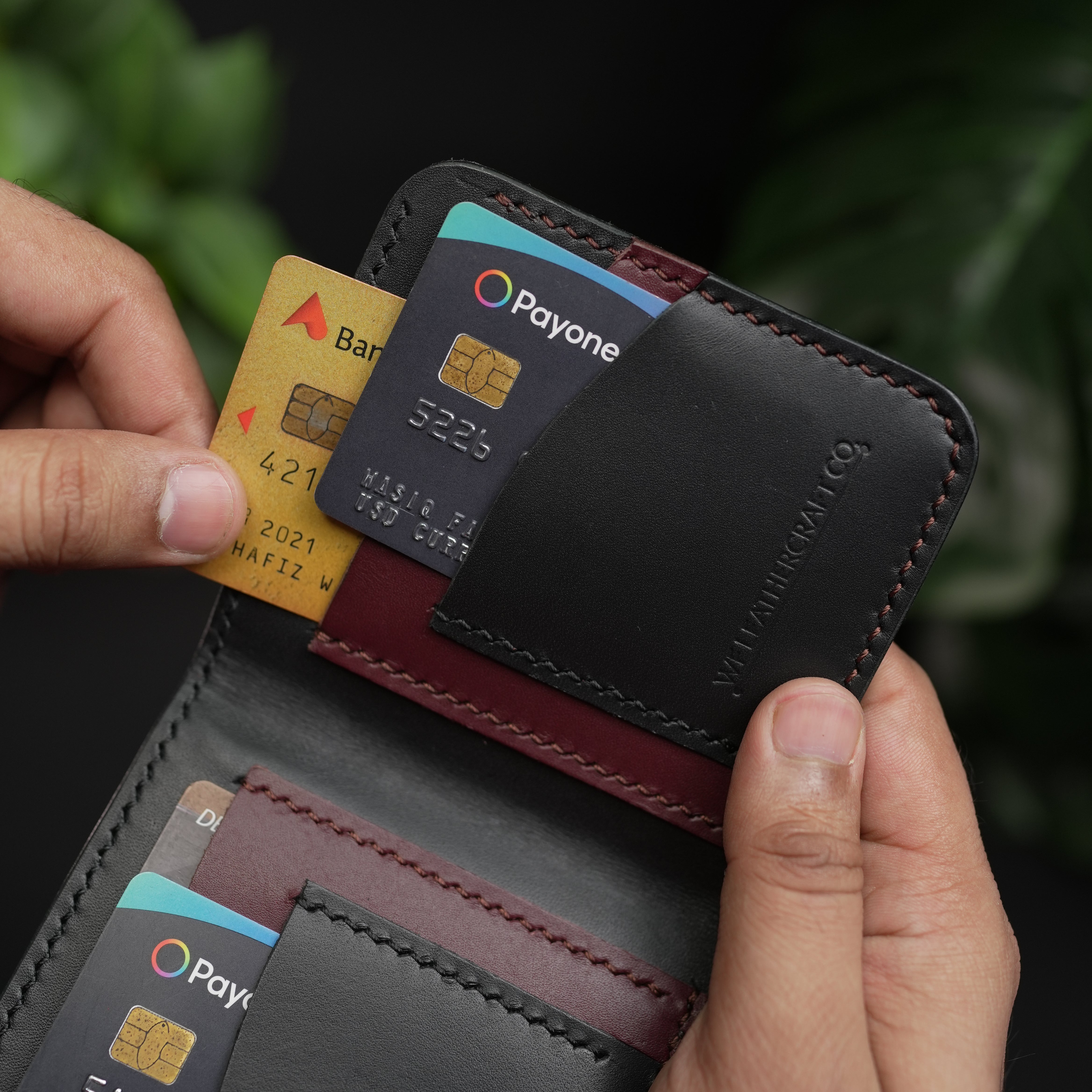 NO.86 VERTICLE BIFOLD LEATHER WALLET ( BURGANDY & OCEAN BLACK )