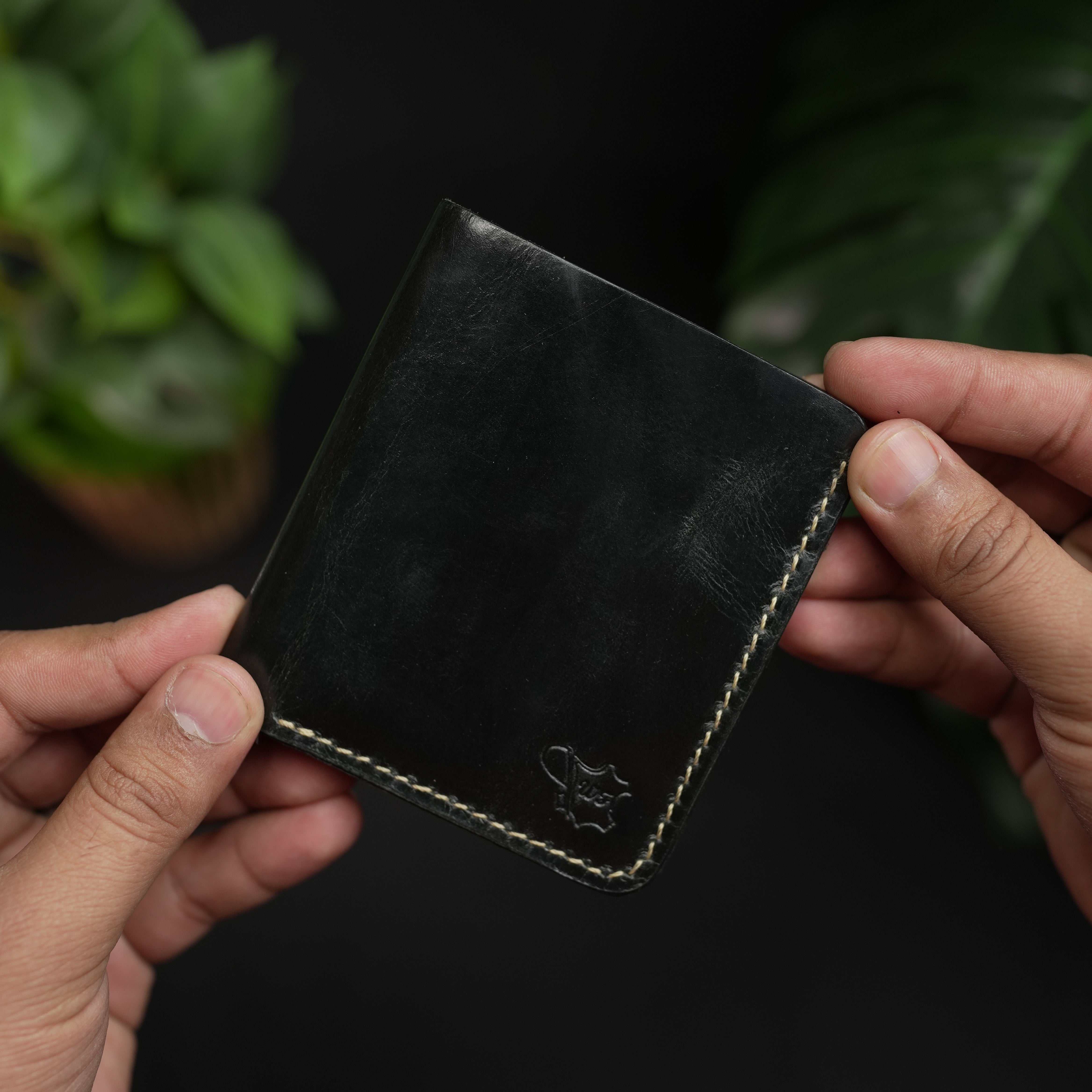 No.86 Vertical Bifold Leather Wallet in Shine Black with burgandy