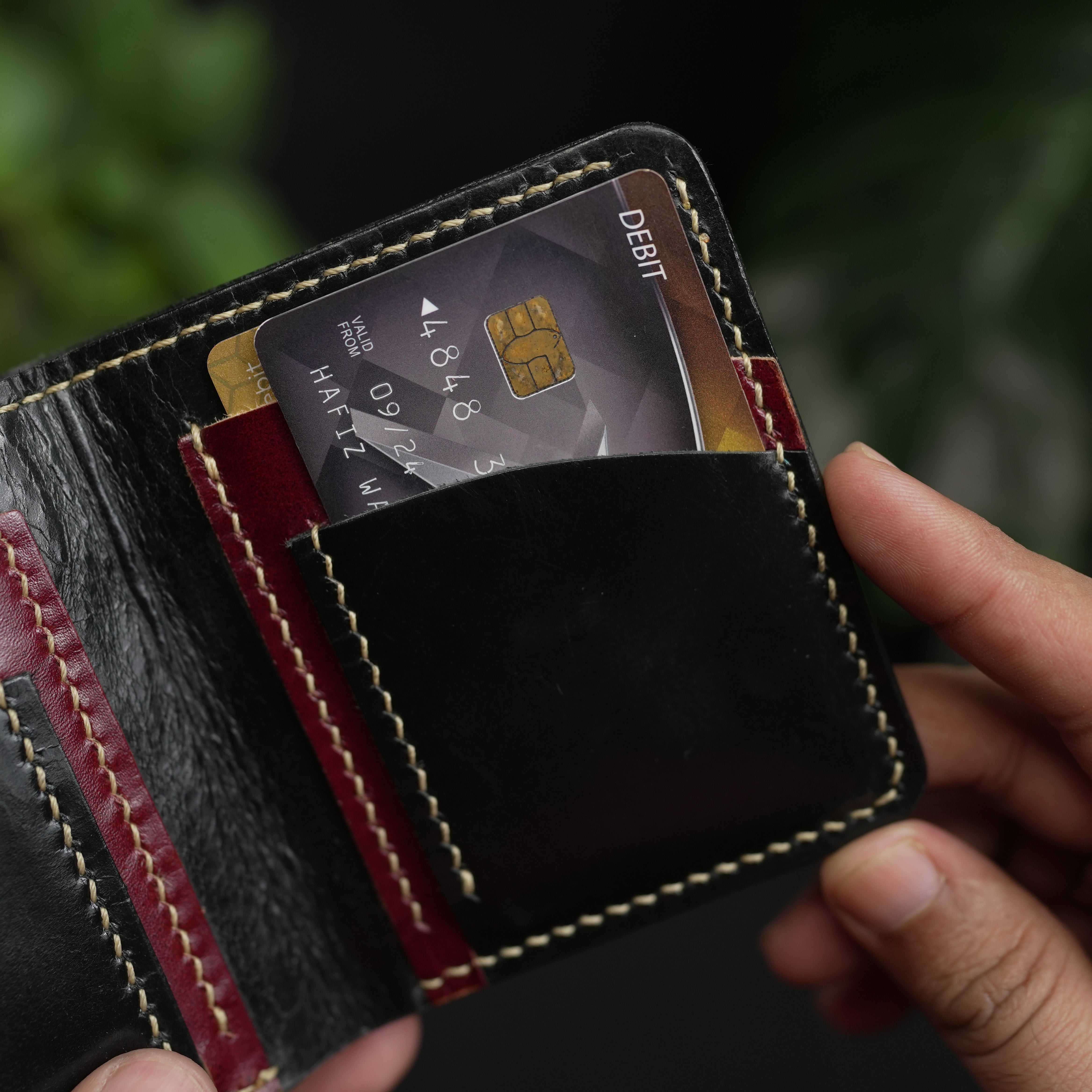 No.86 Vertical Bifold Leather Wallet in Shine Black with burgandy