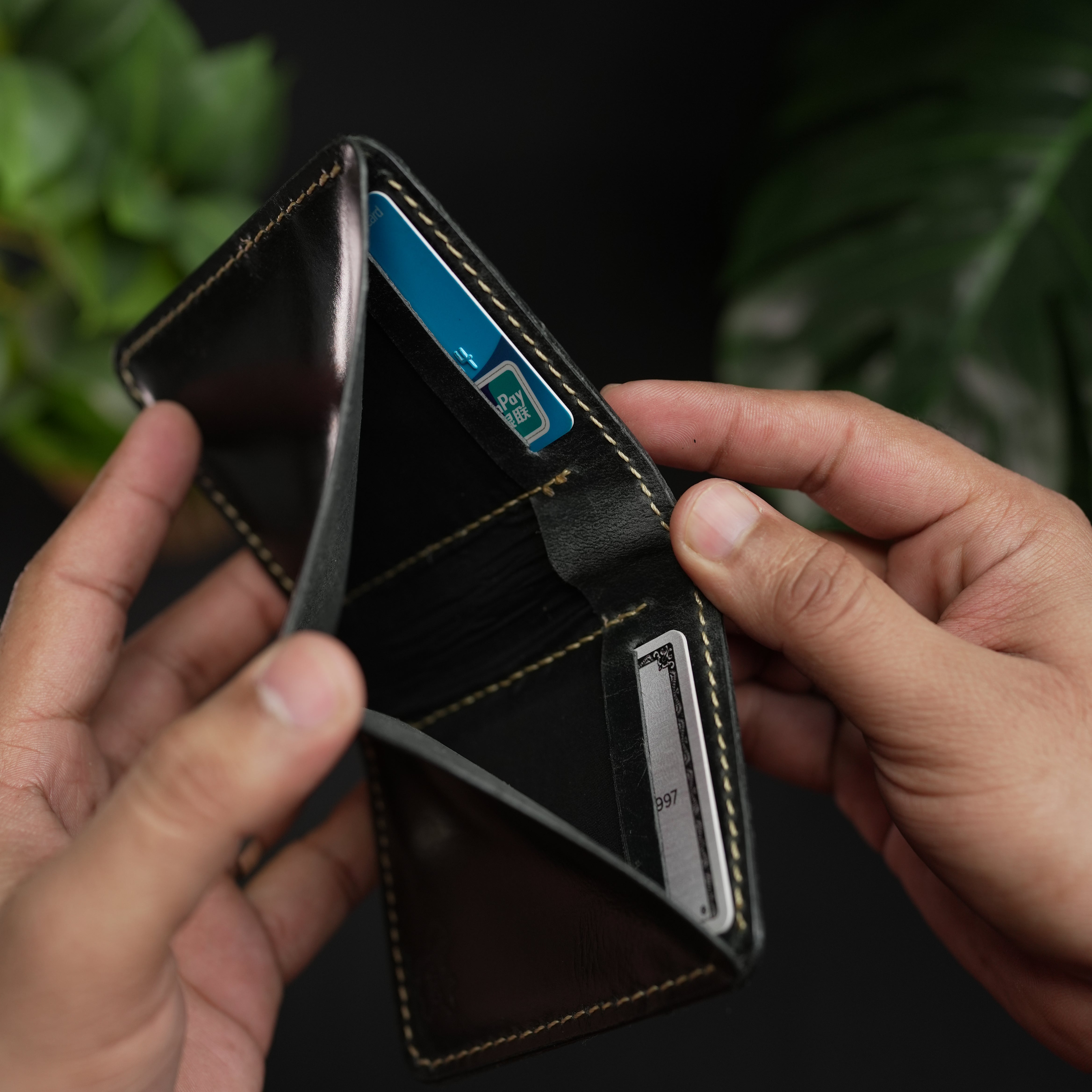 No.86 Vertical Bifold Leather Wallet in Shine Black with burgandy