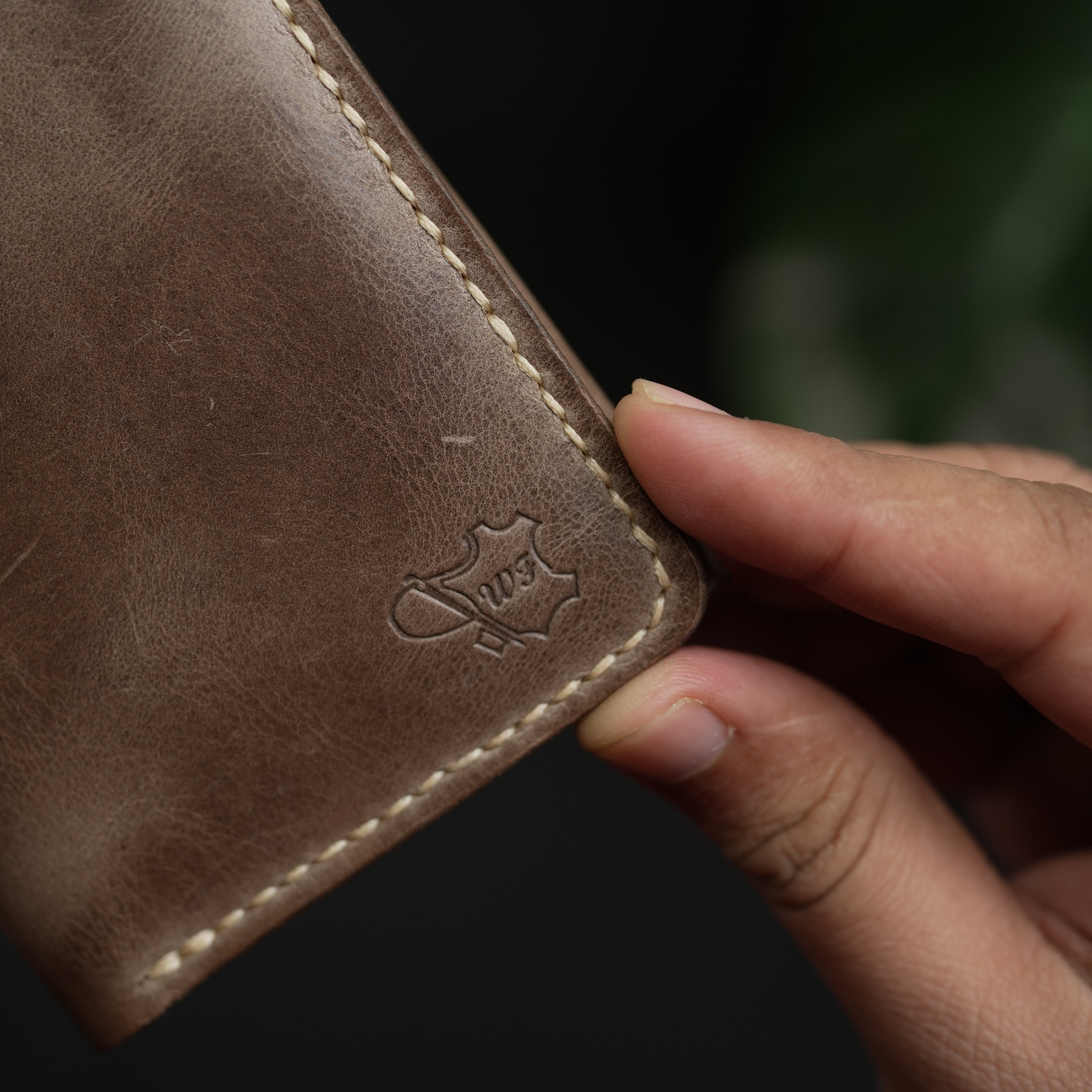 No.69 Vertical Bifold Leather Wallet Olive Brown Color