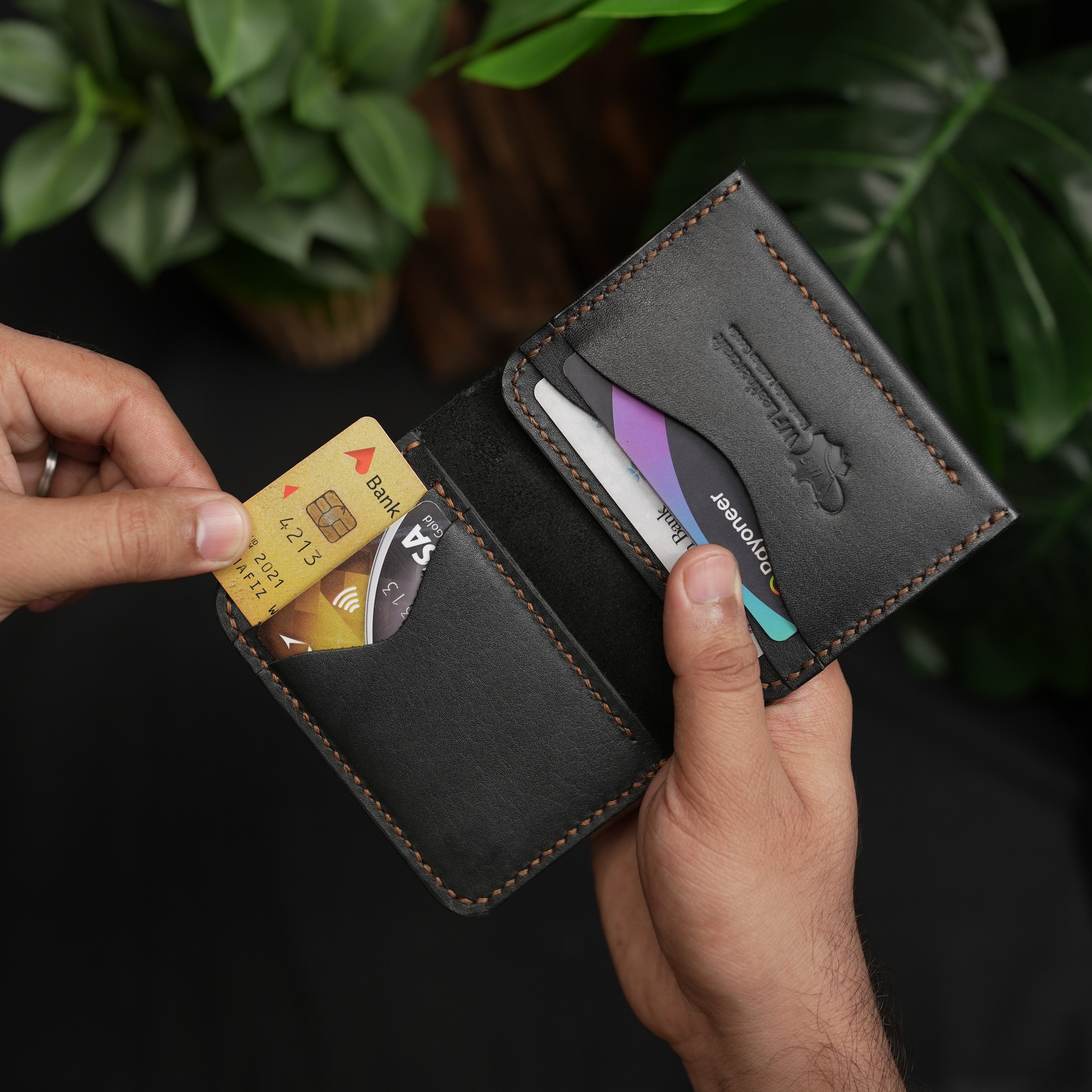 No.69 | Vertical Bifold Leather Wallet