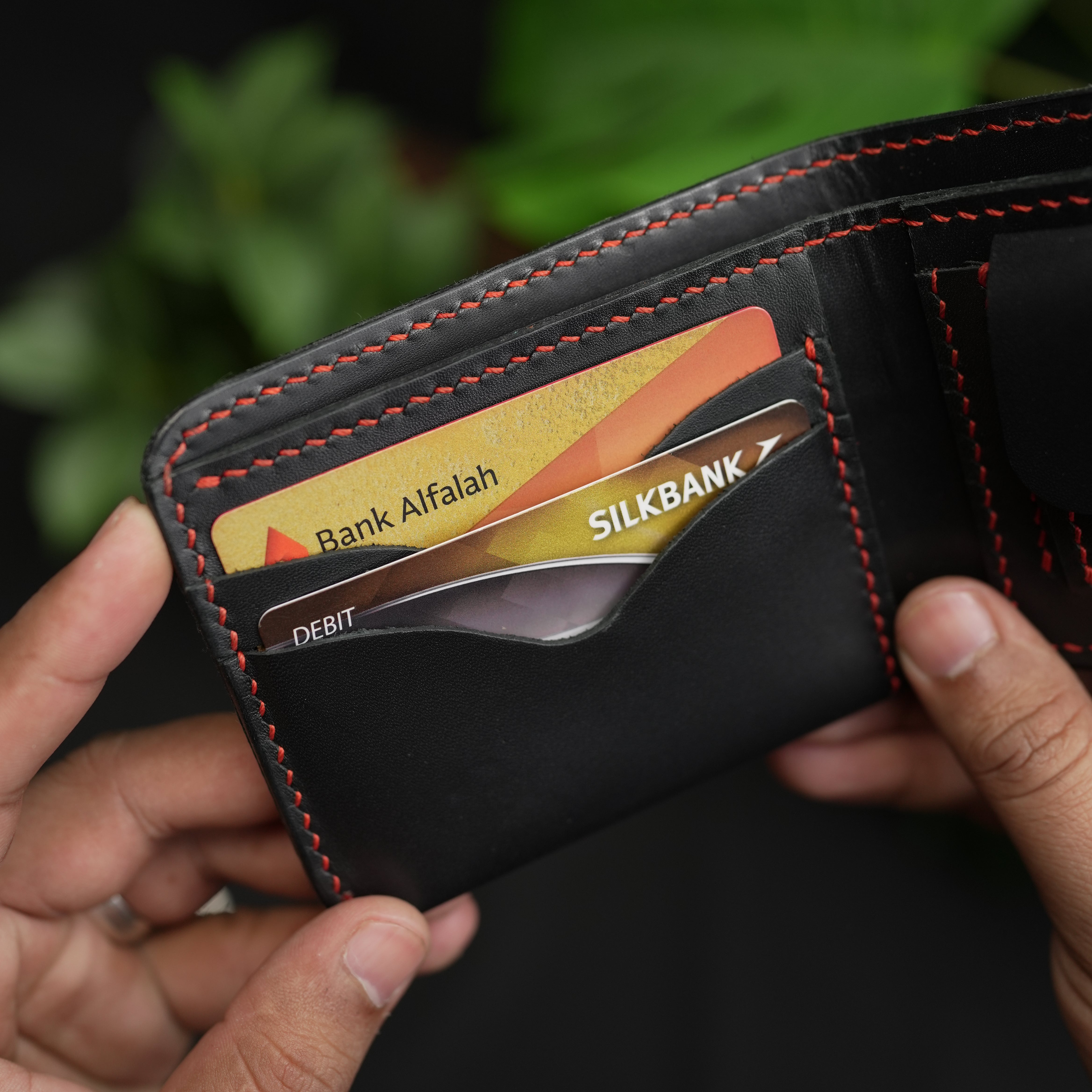 No. 81 Classic with coin pocket Leather wallet Black color