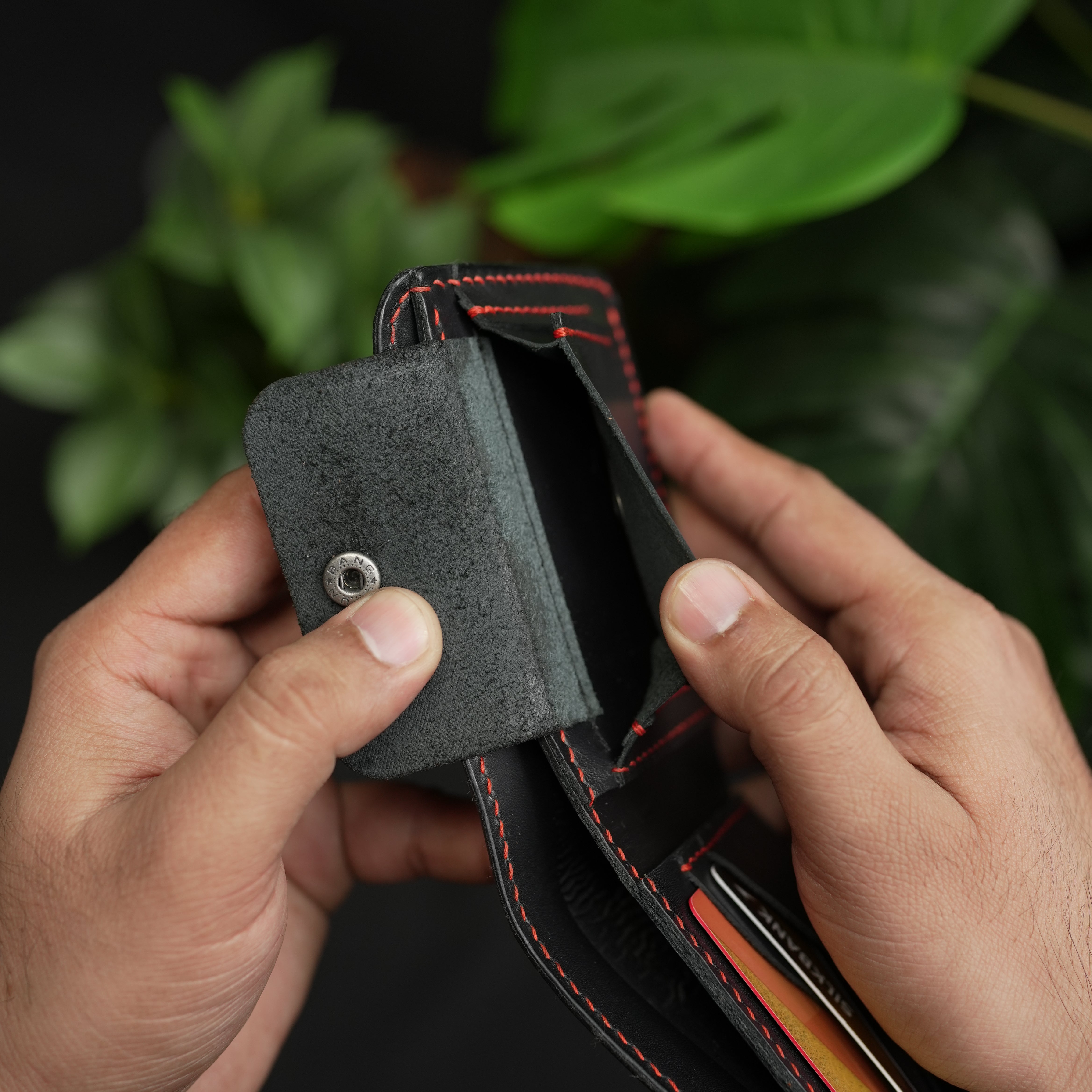 No. 81 Classic with coin pocket Leather wallet Black color