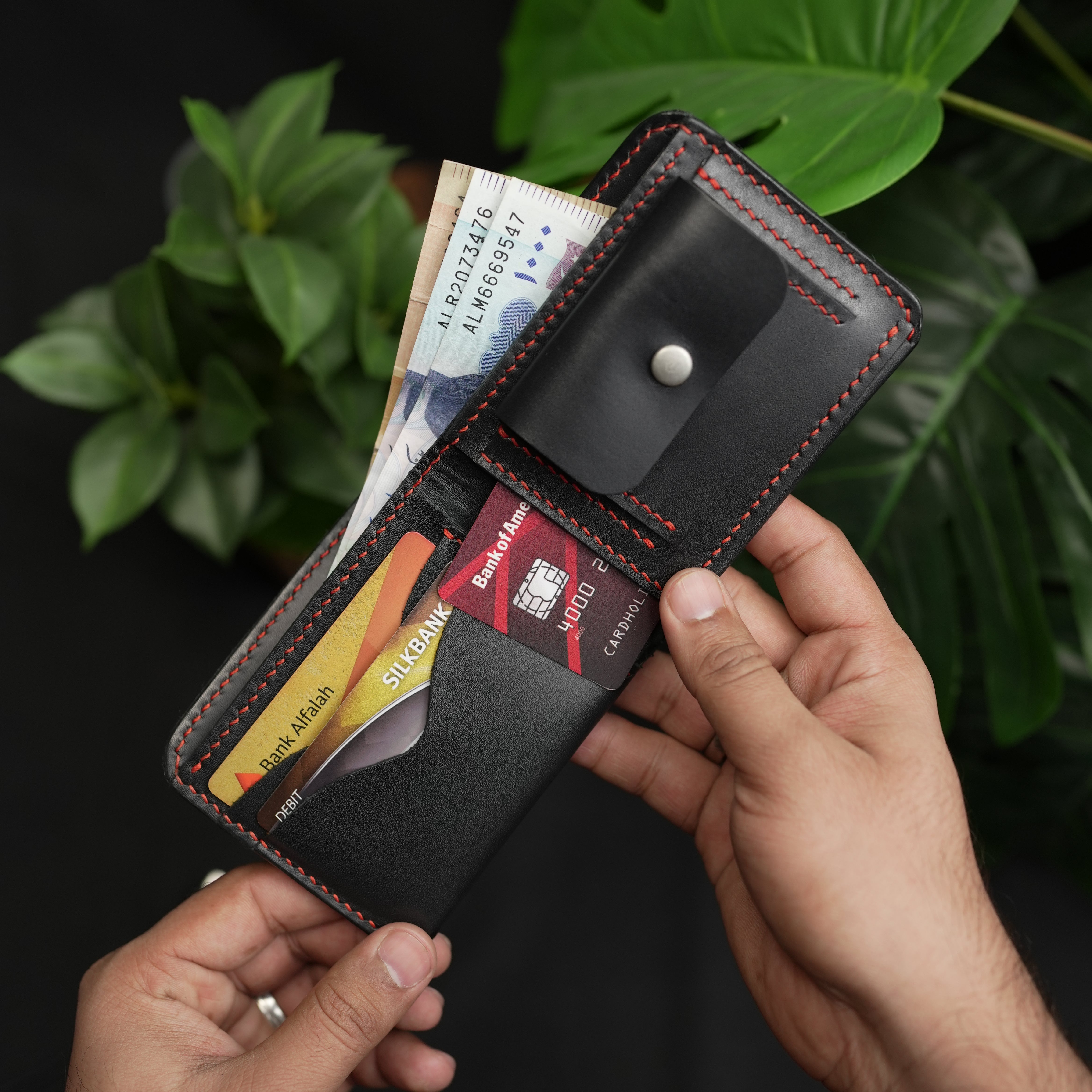 No. 81 Classic with coin pocket Leather wallet Black color