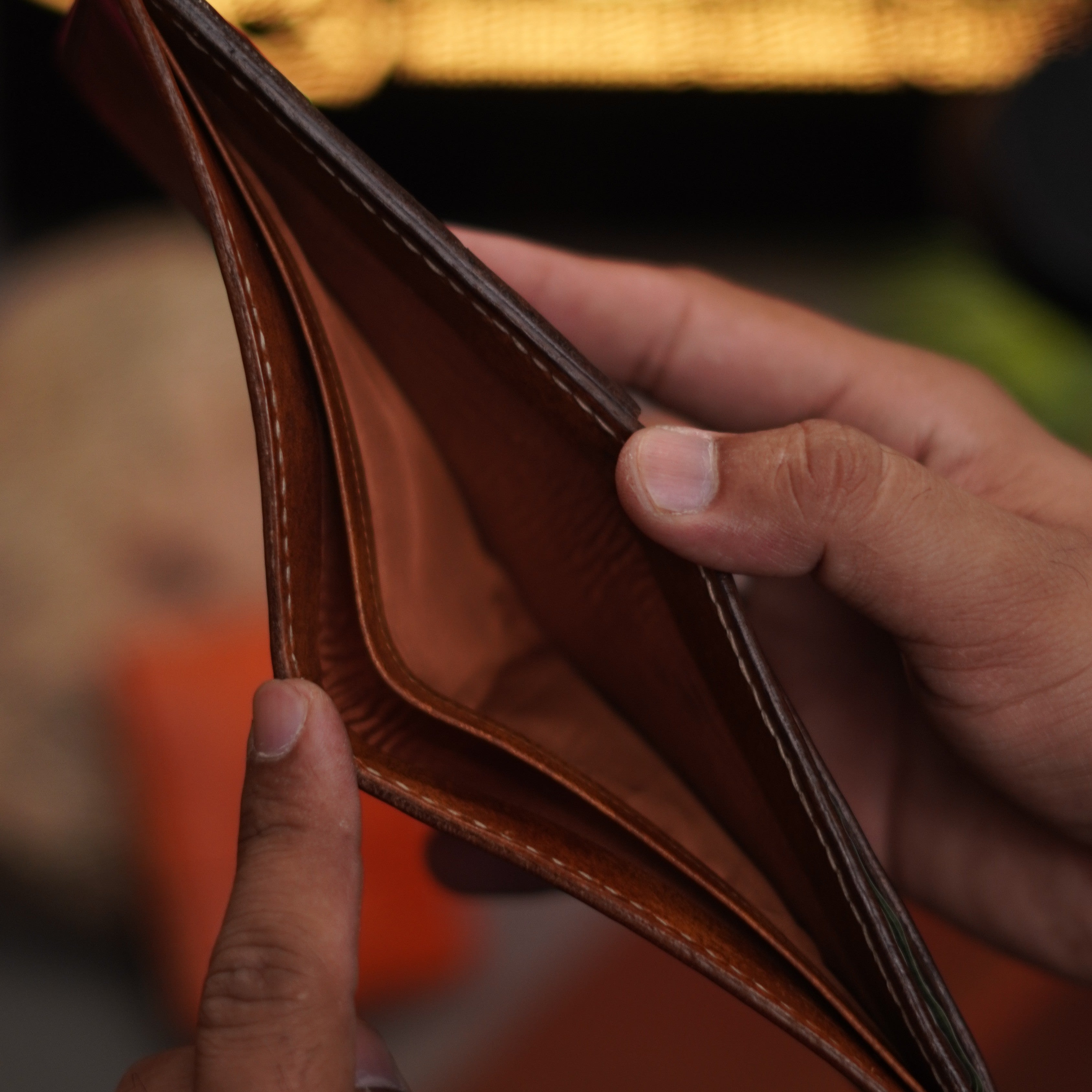 🧳 Article ___ – Handcrafted Compact Bifold Wallet