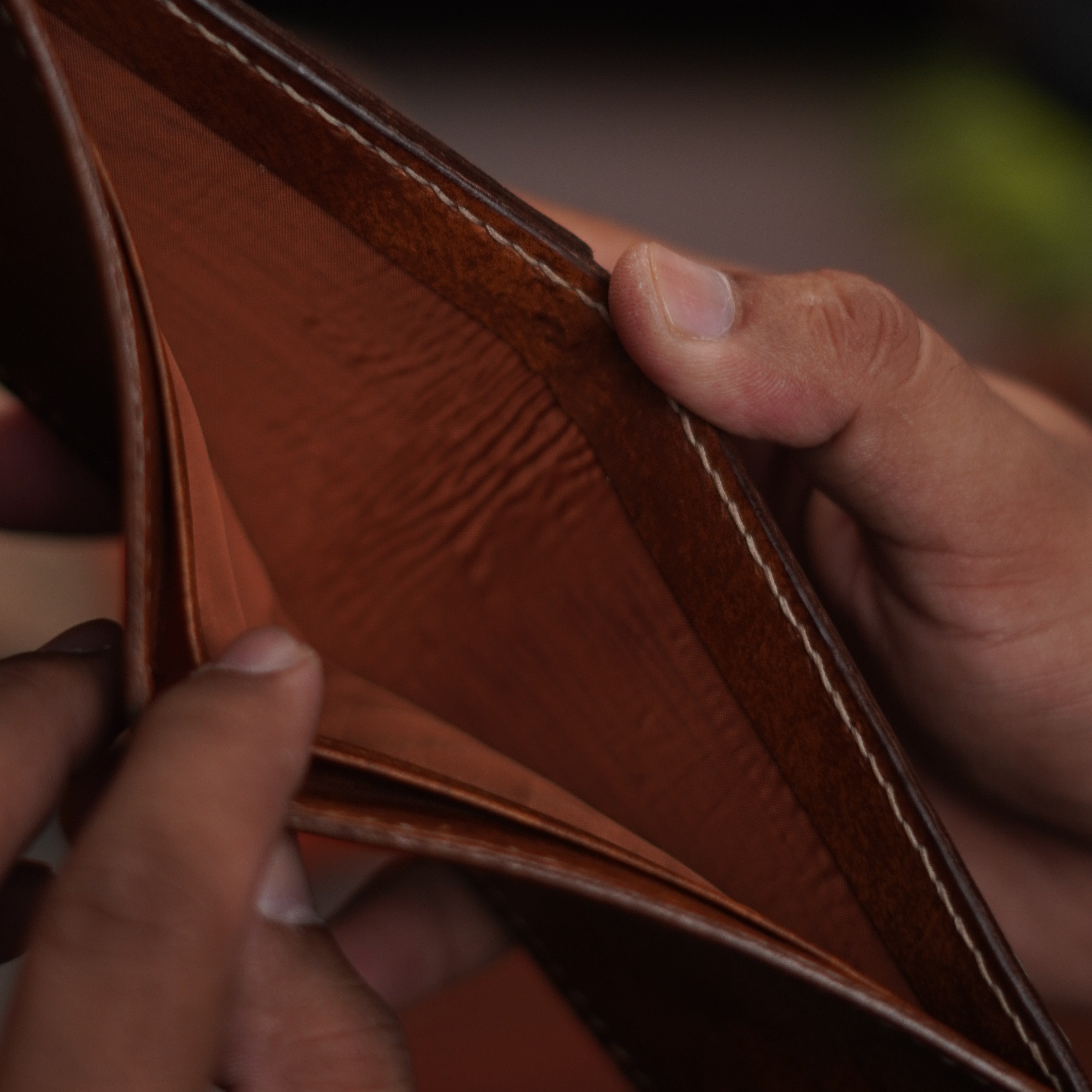 🧳 Article ___ – Handcrafted Compact Bifold Wallet