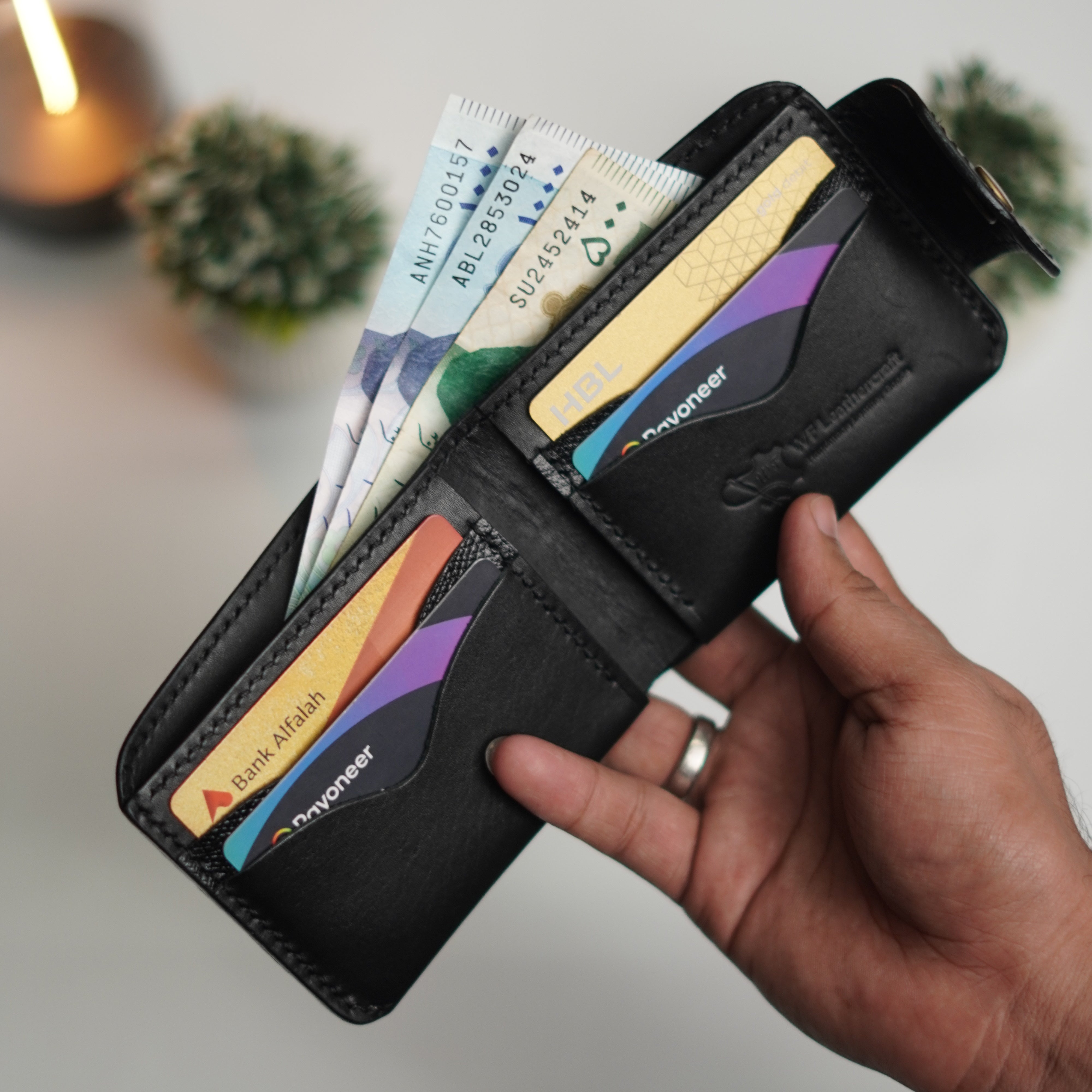 No. 81 classic full stitched bifold wallet Black with snap button