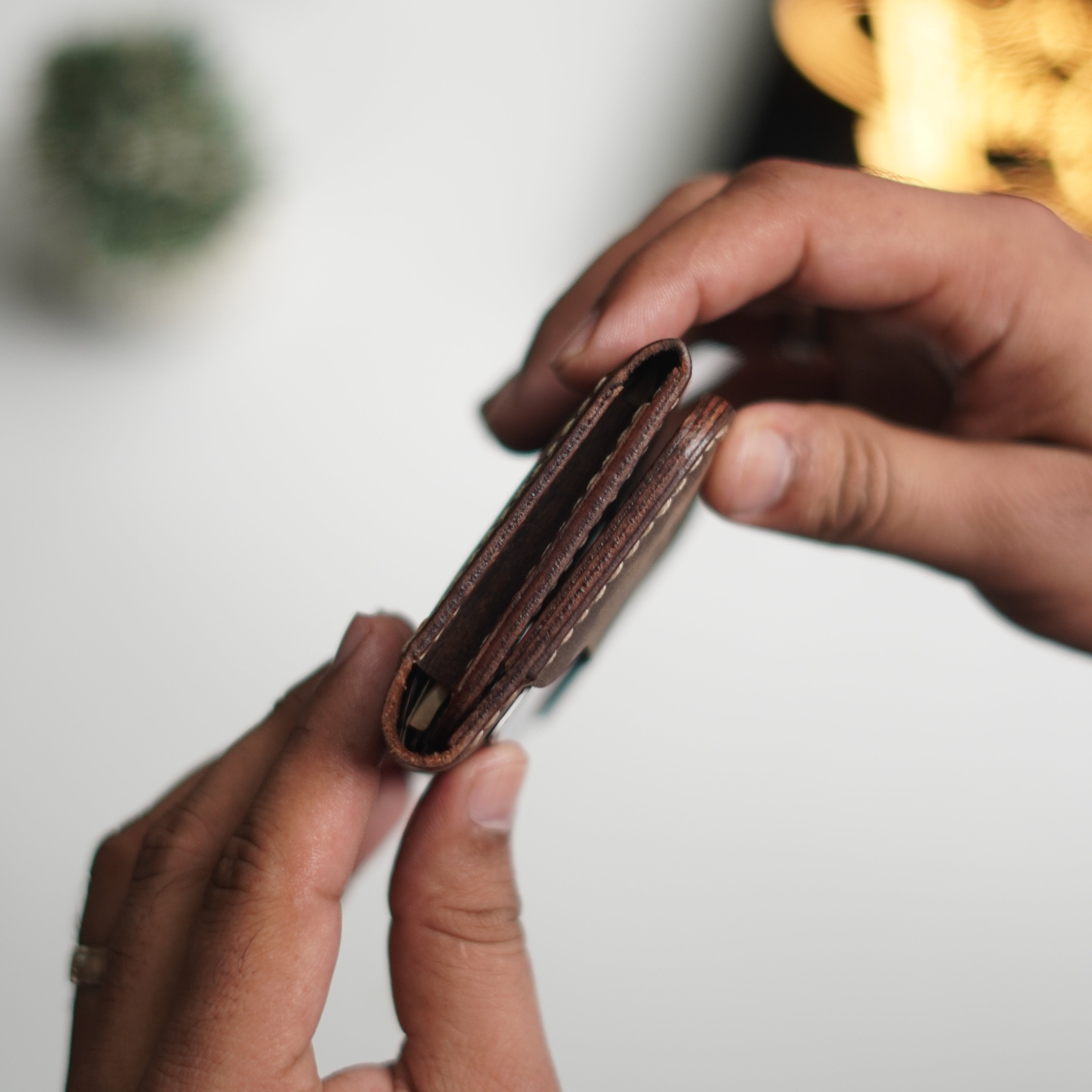 رقم 107 - محفظة صغيرة الحجم وبسيطة