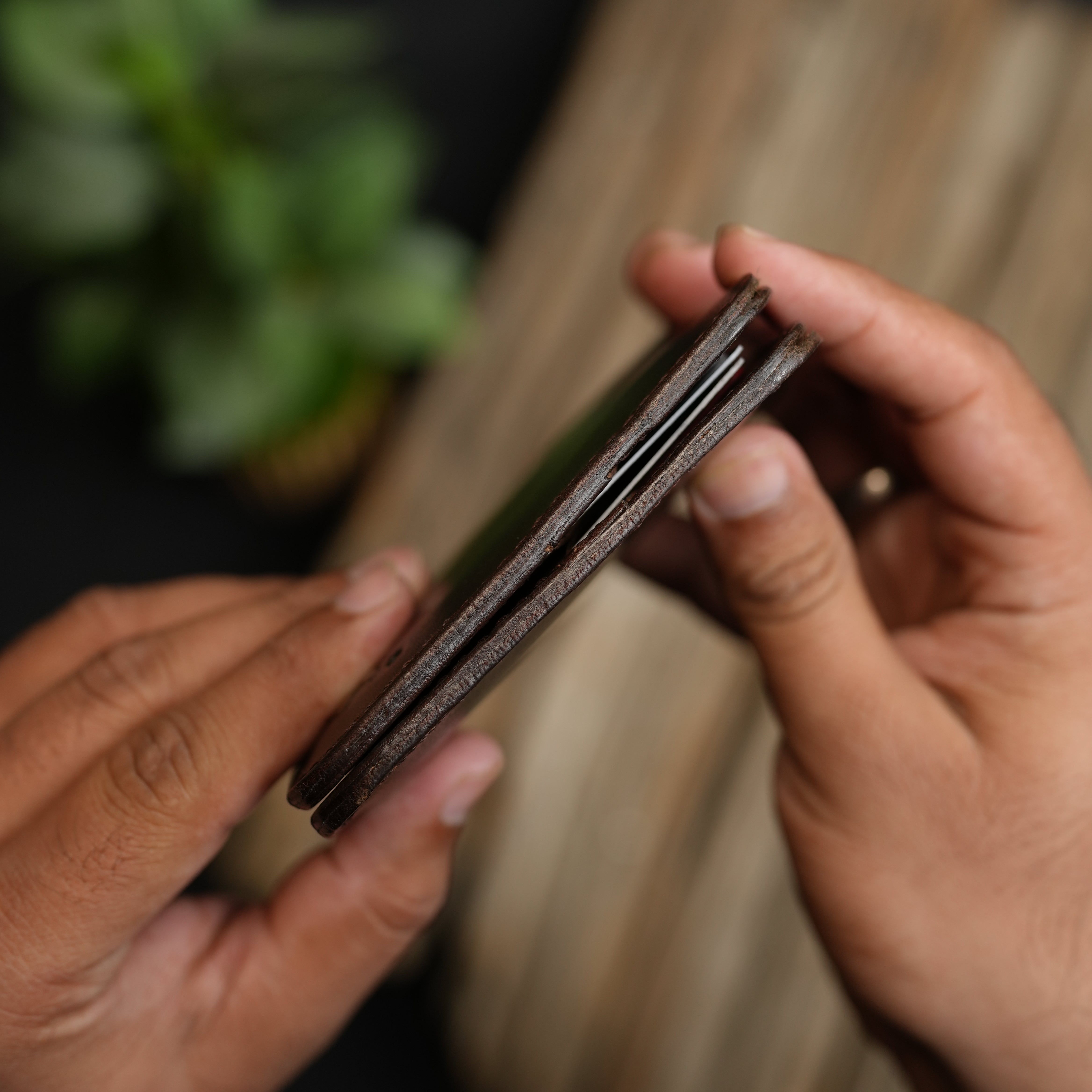 No.86 Vertical Bifold Leather Wallet in Chocolate Brown