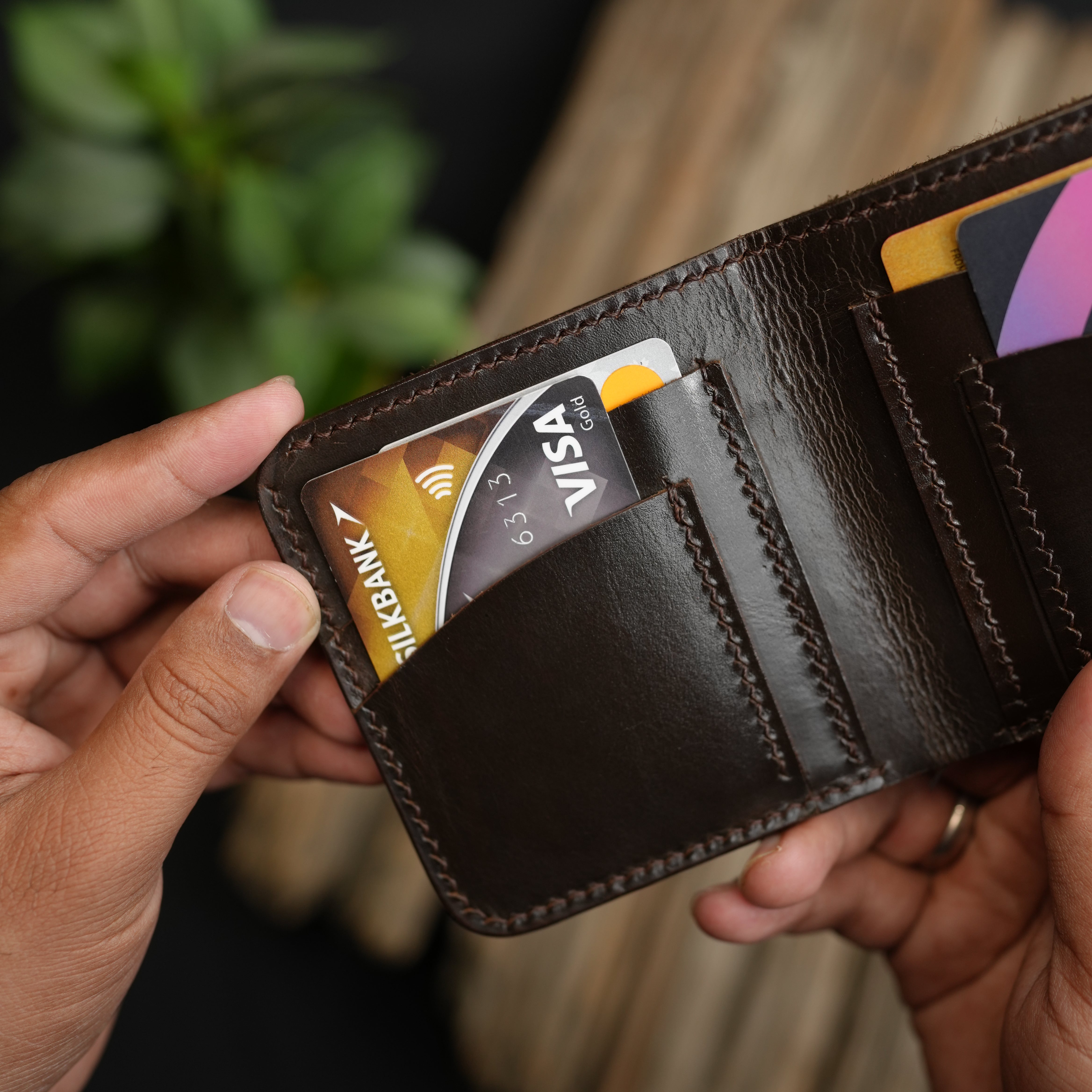 No.86 Vertical Bifold Leather Wallet in Chocolate Brown