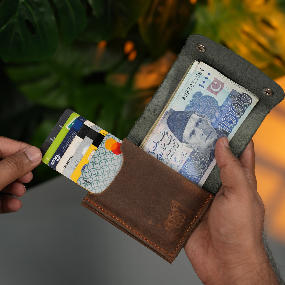 No.122 Bifold Leather Wallet | Full-Grain Pull-Up Leather