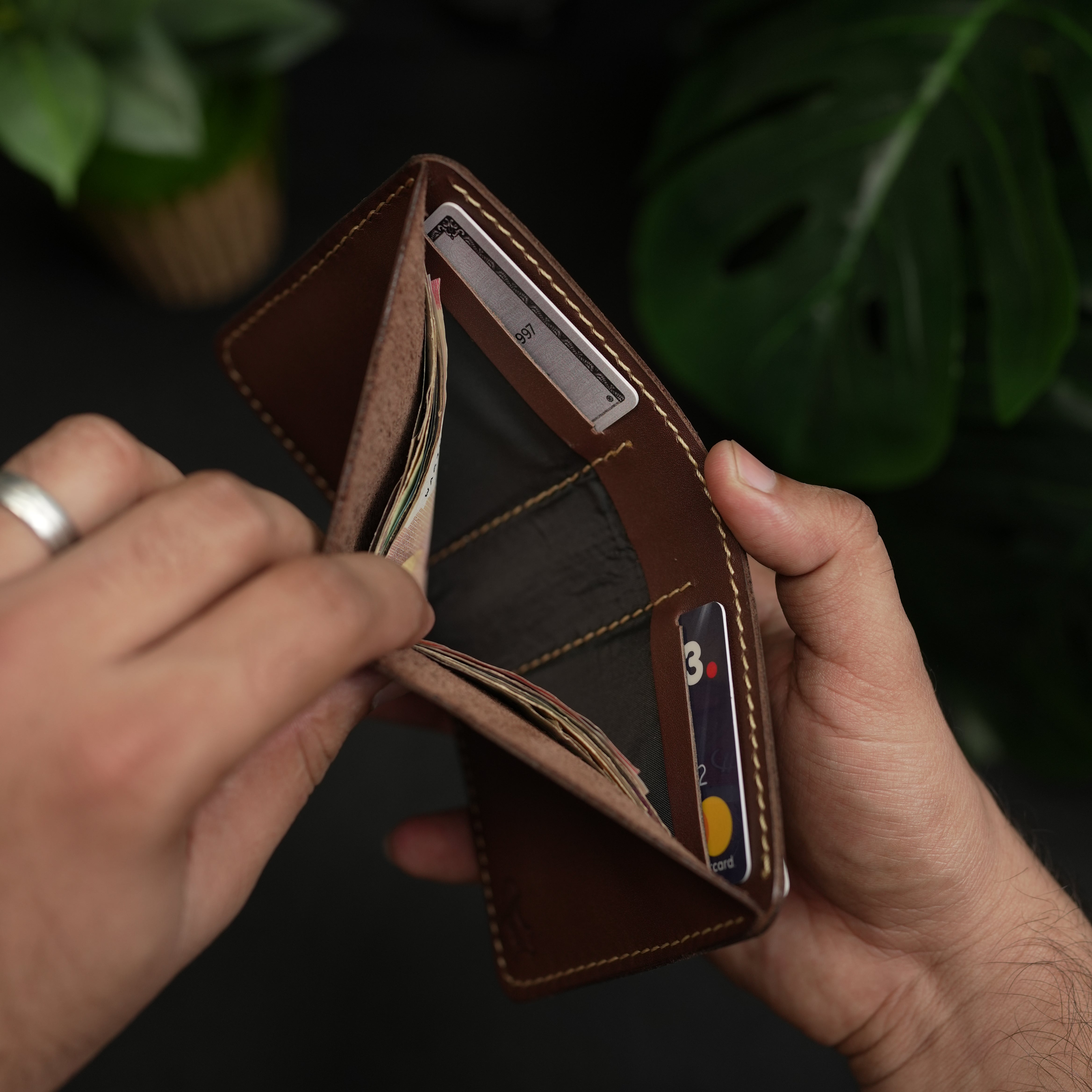 No. 86 vertical bifold wallet brown vegtan leather