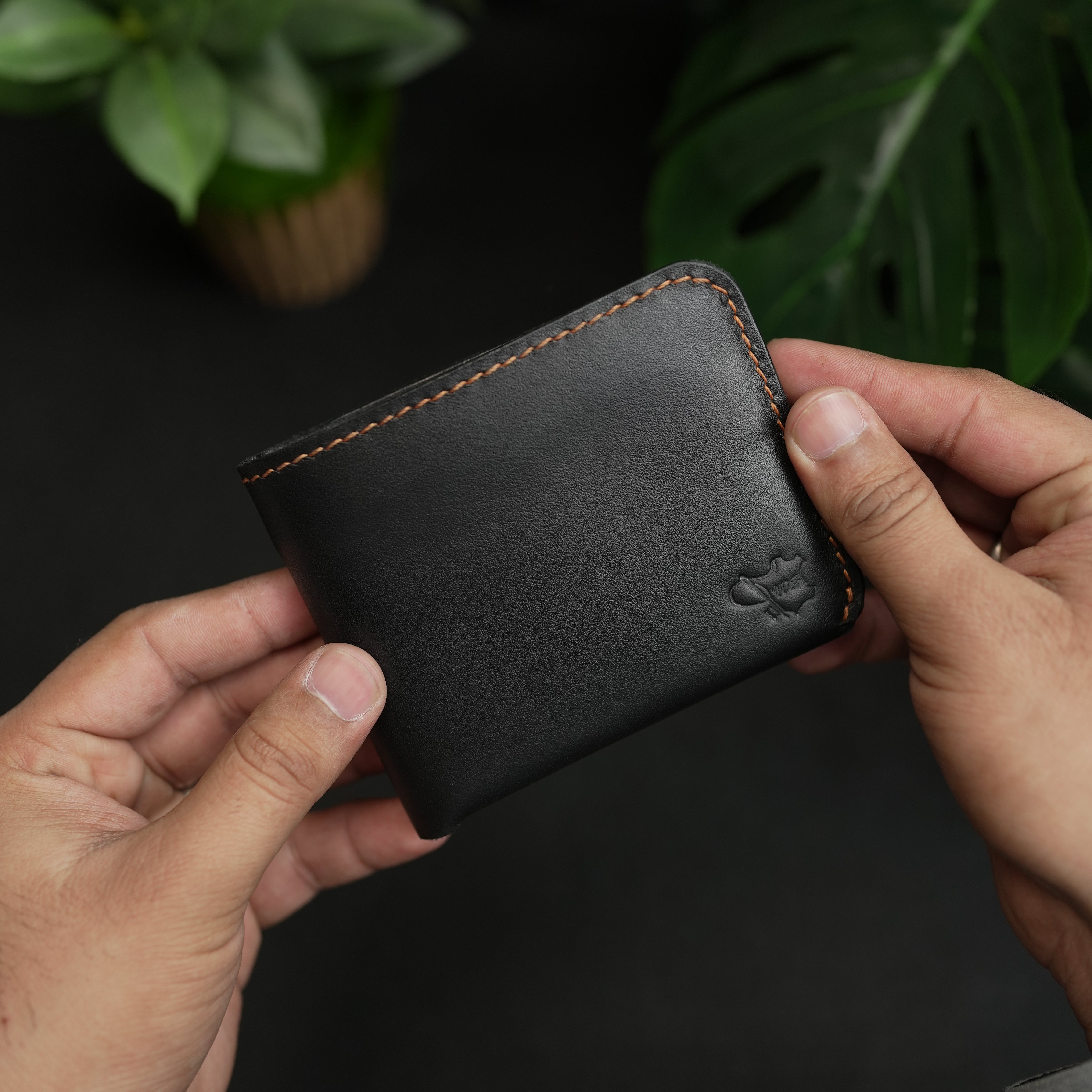 No. 81 classic full stitched bifold wallet Black & Tan pullup