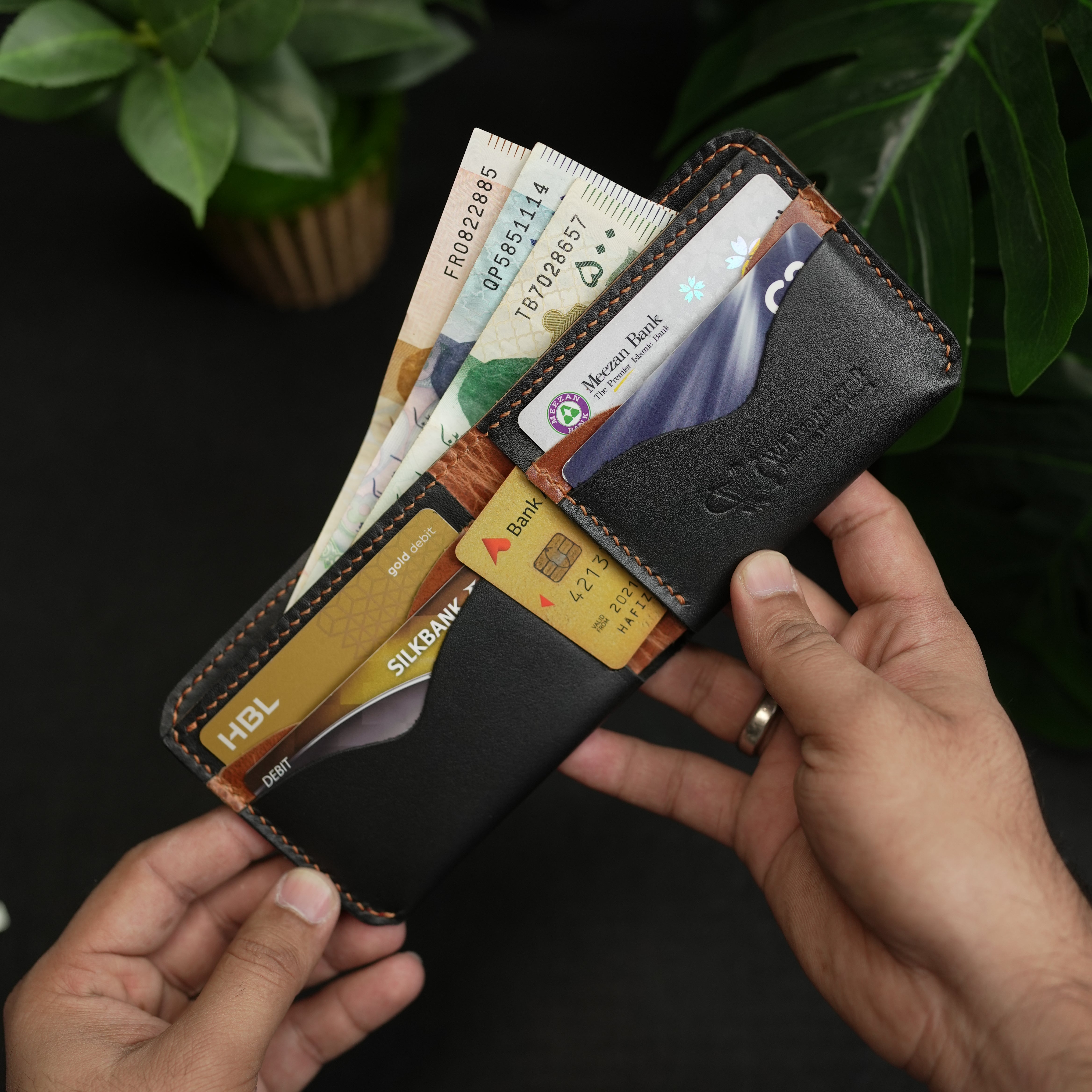 No. 81 classic full stitched bifold wallet Black & Tan pullup