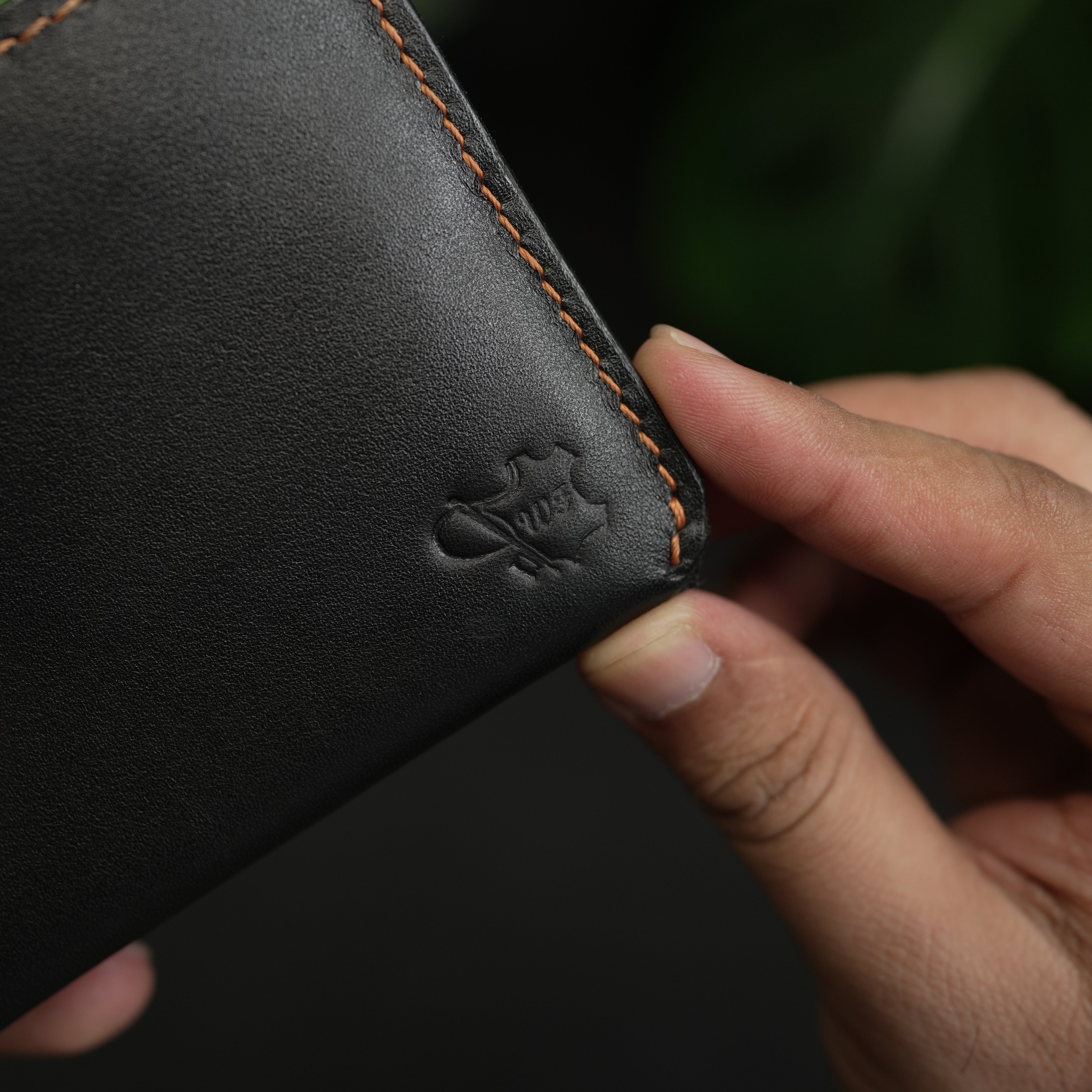 No. 81 classic full stitched bifold wallet Black & Tan pullup