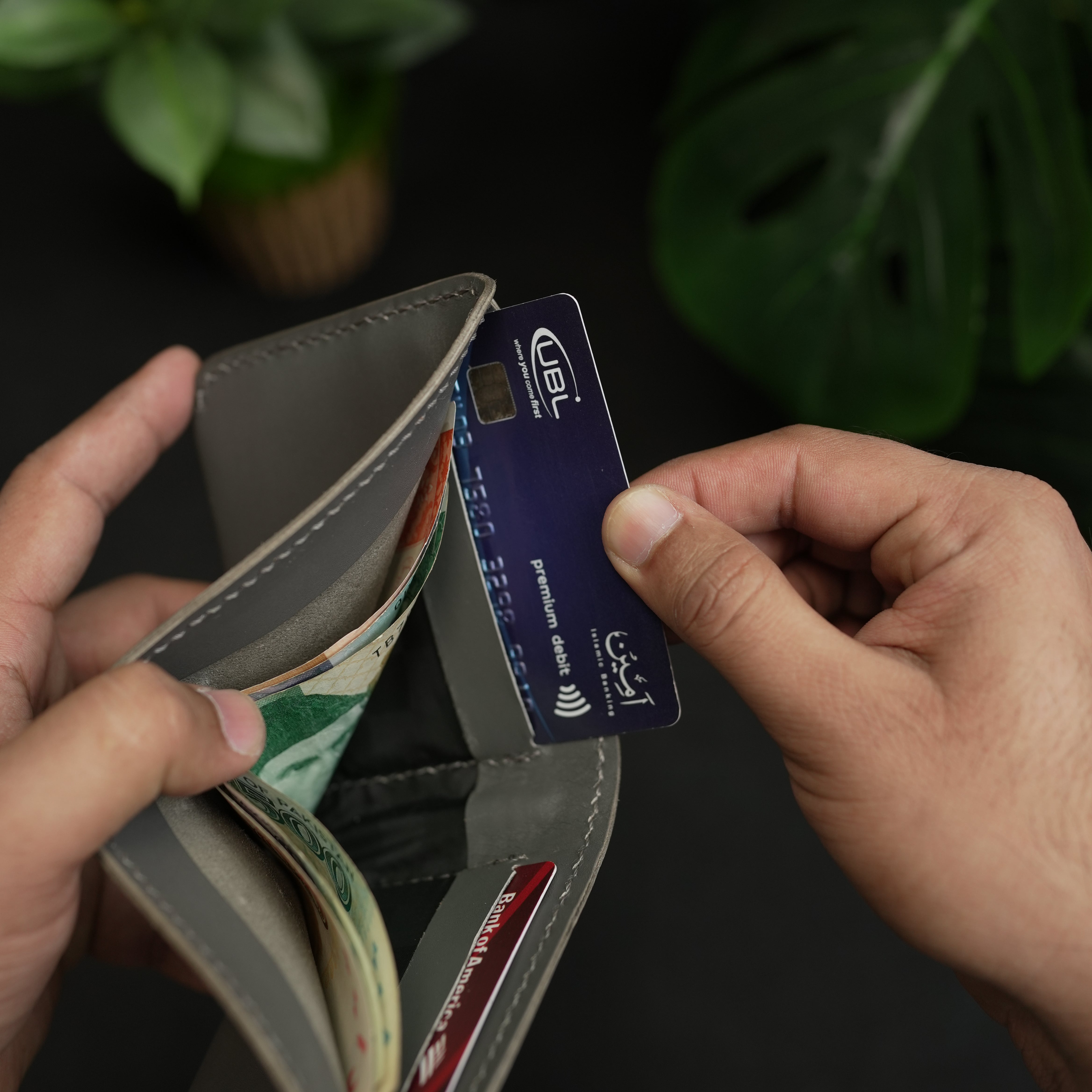 No. 81 full stitched bifold Leather Wallet Gray color