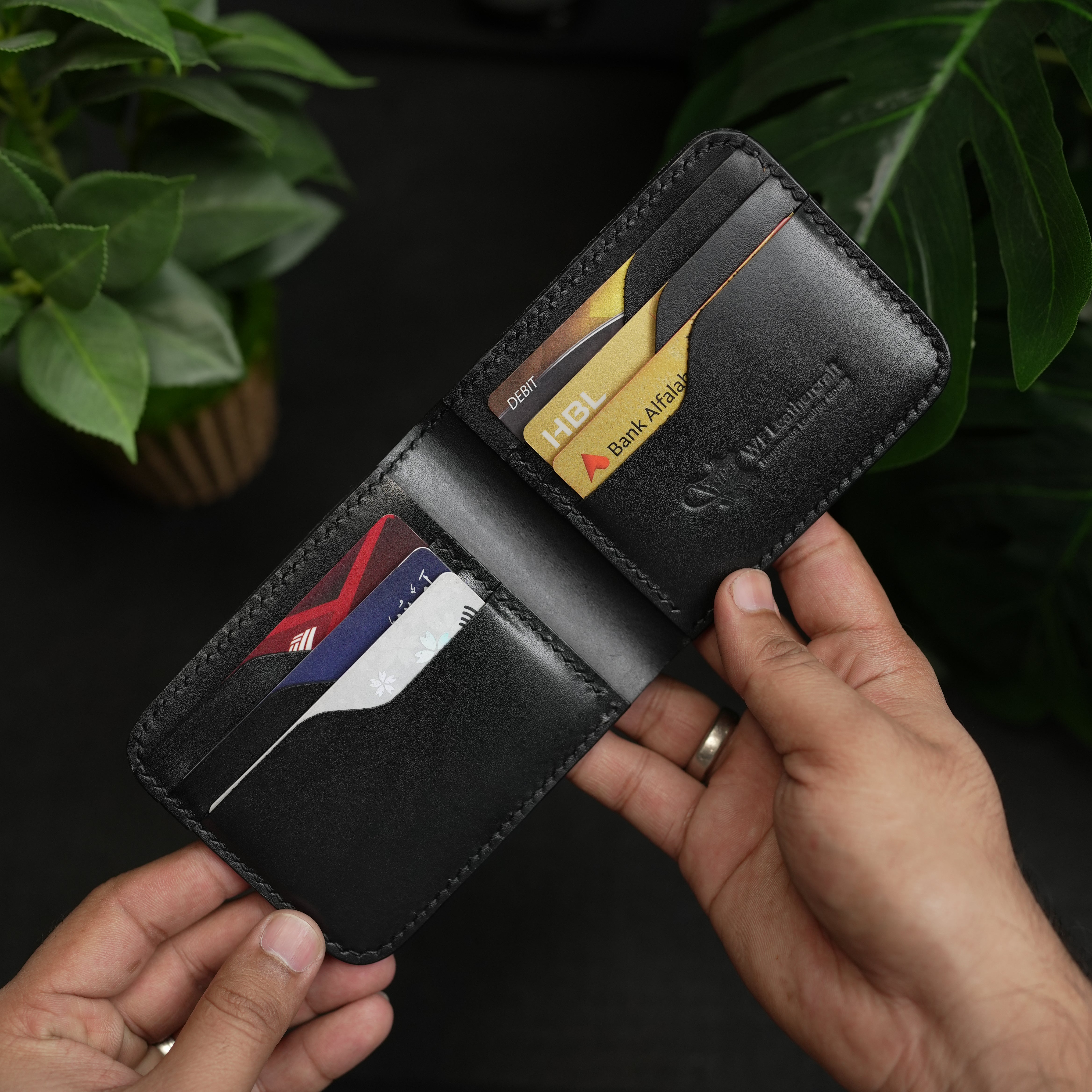 No.55 pro classic bifold Leather wallet Vegtan (Black color)