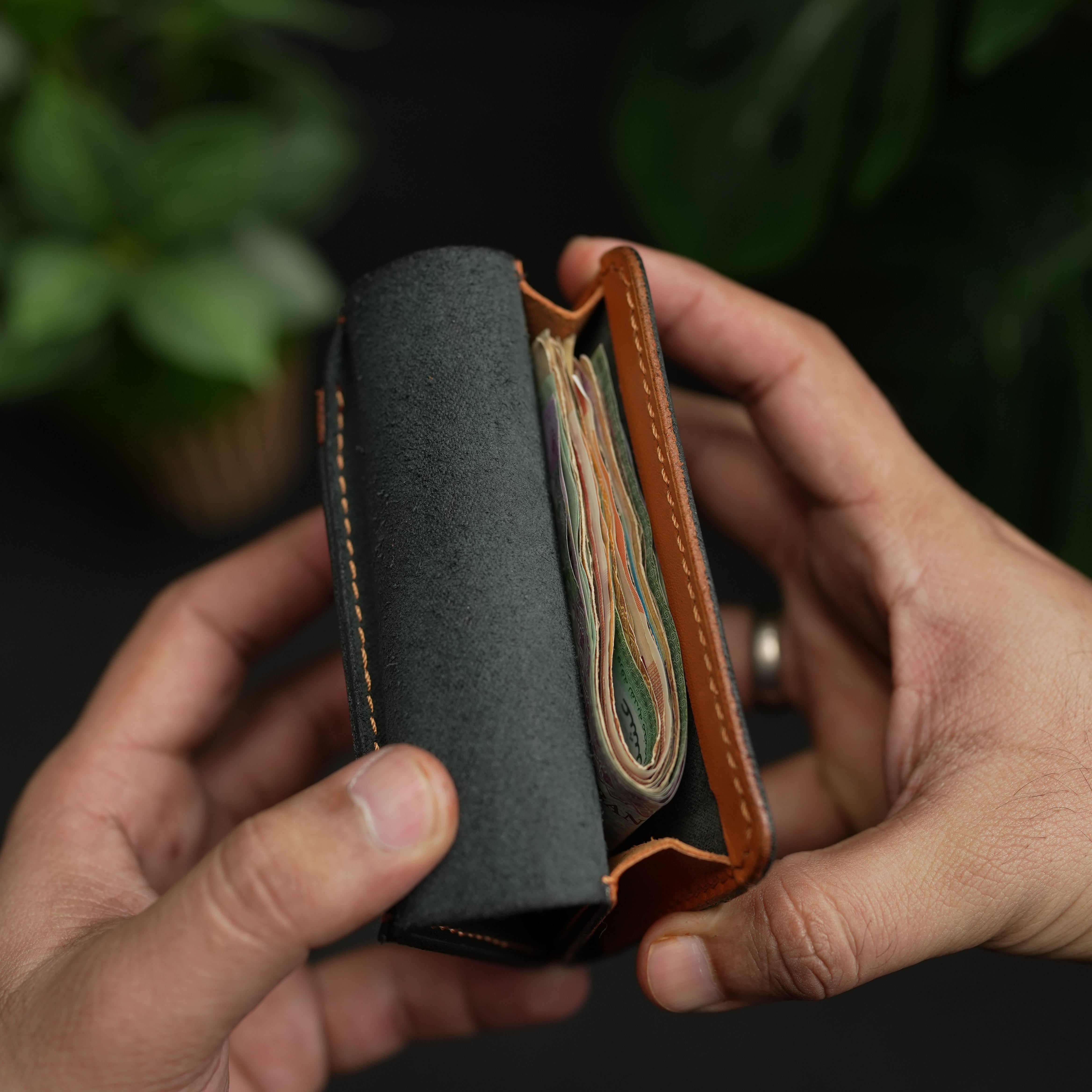 No. 69 vertical bifold wallet Black & Tan color