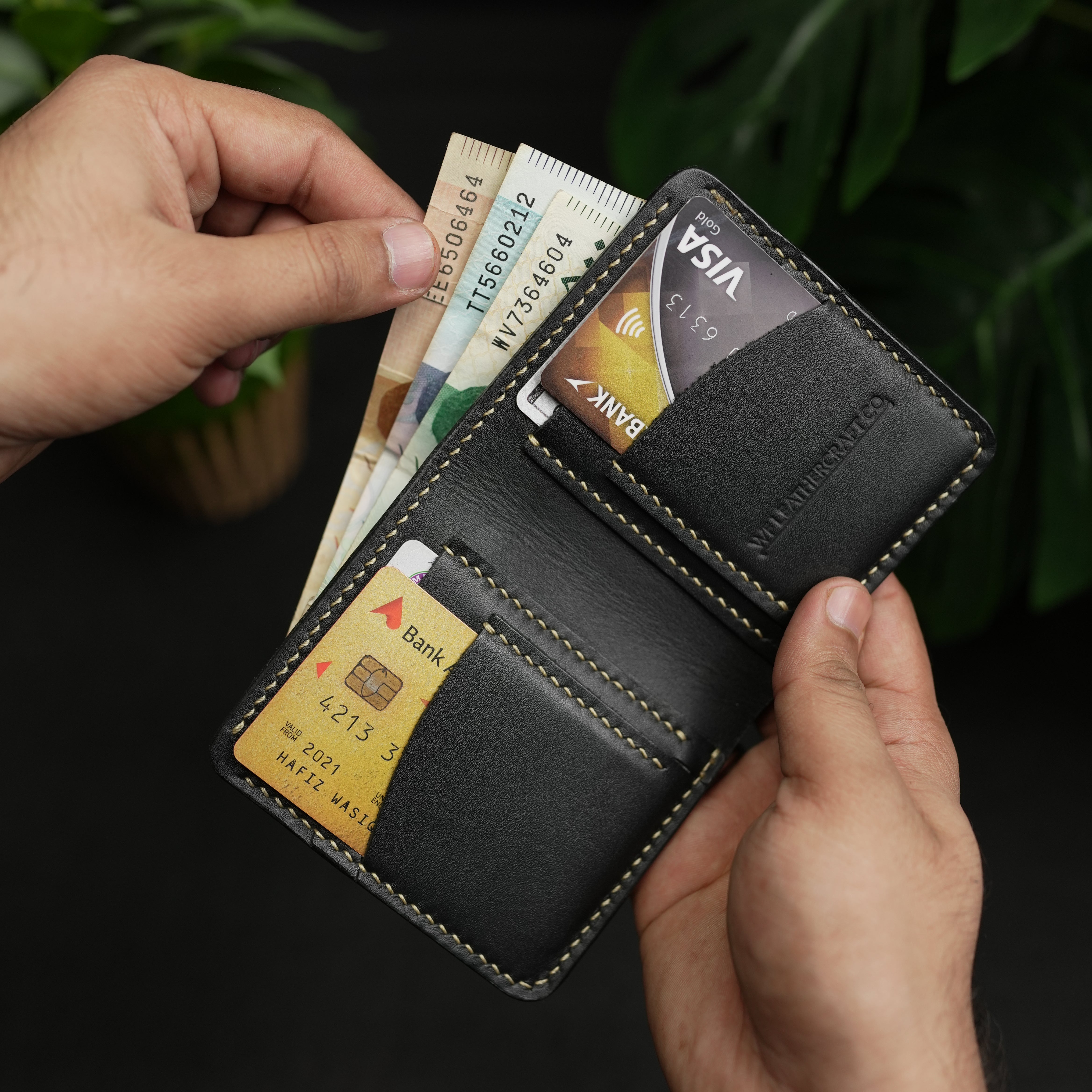 No. 86 vertical bifold wallet Black vegtan leather