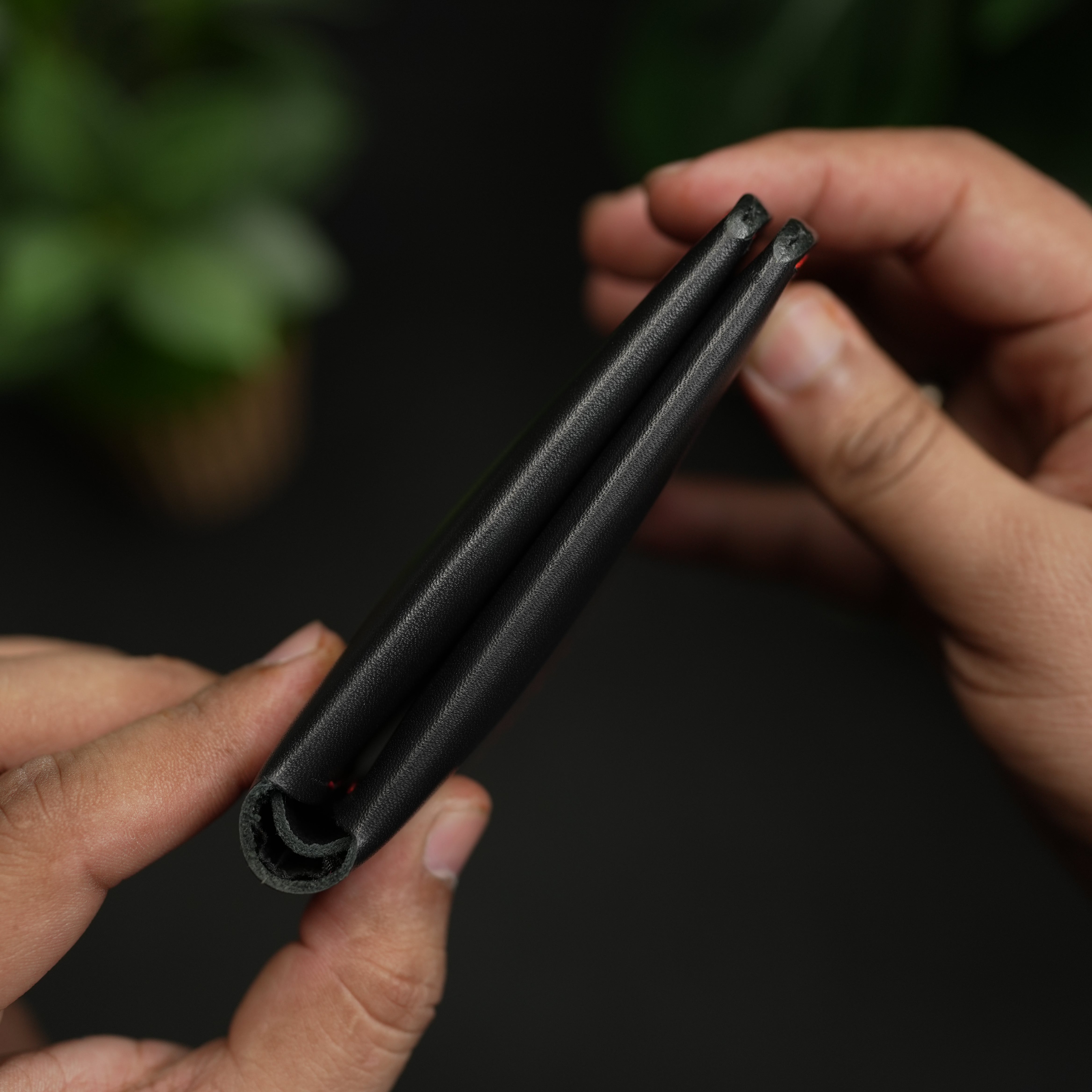 NO.81 Classic Bifold Luxury Leather Wallet – Black with Red Accents