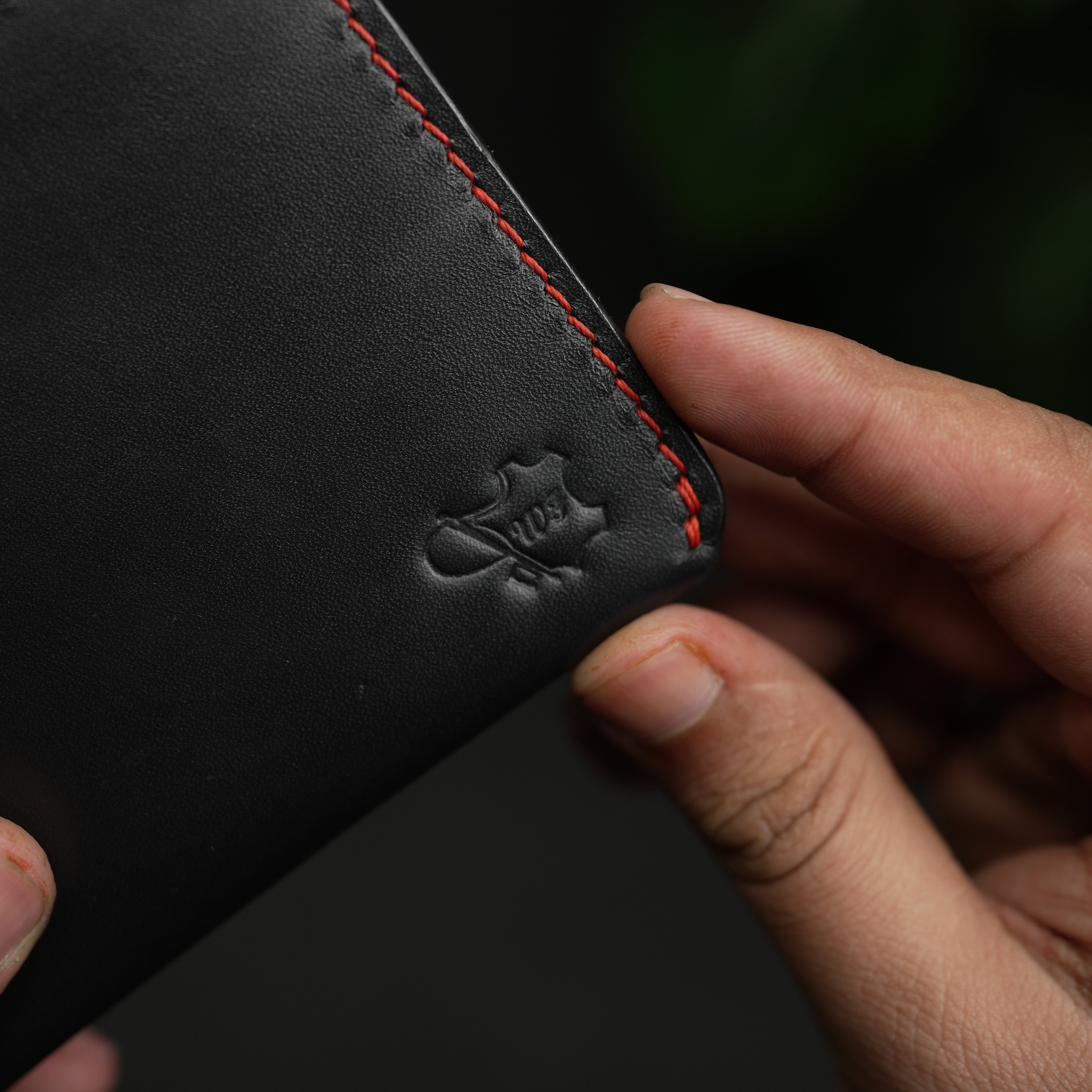 NO.81 Classic Bifold Luxury Leather Wallet – Black with Red Accents