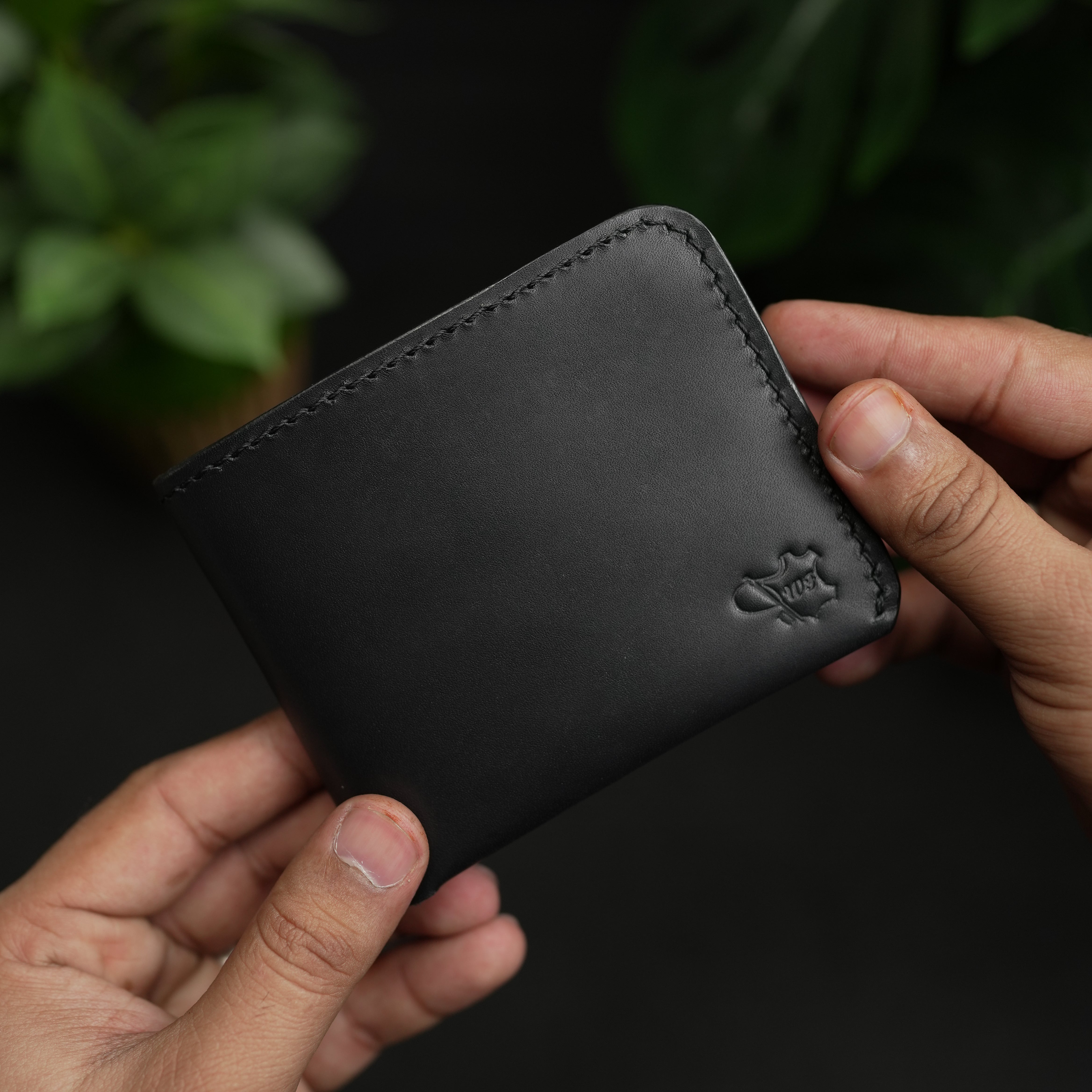 NO.81 Classic Bifold Luxury Leather Wallet – Black