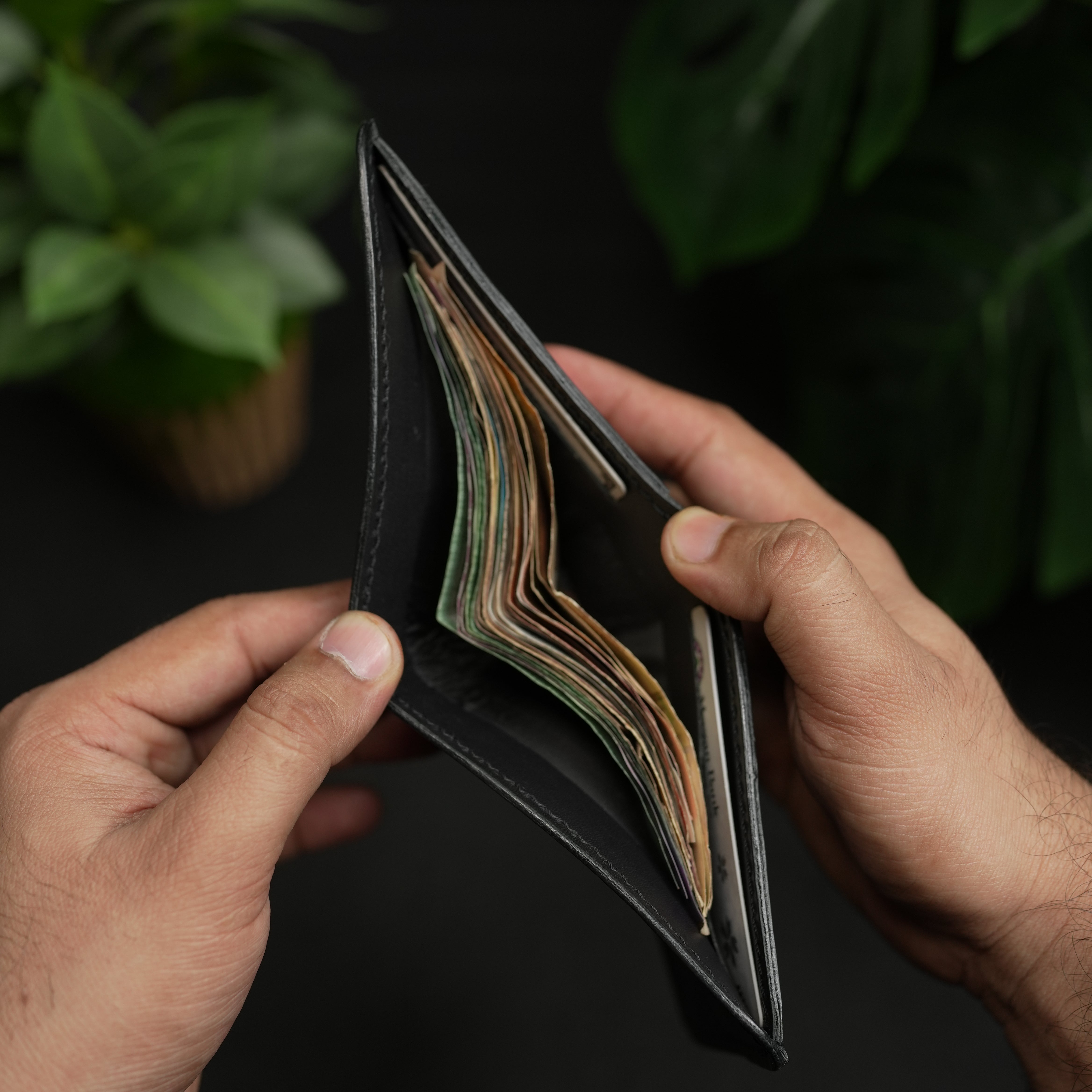 NO.81 Classic Bifold Luxury Leather Wallet – Black