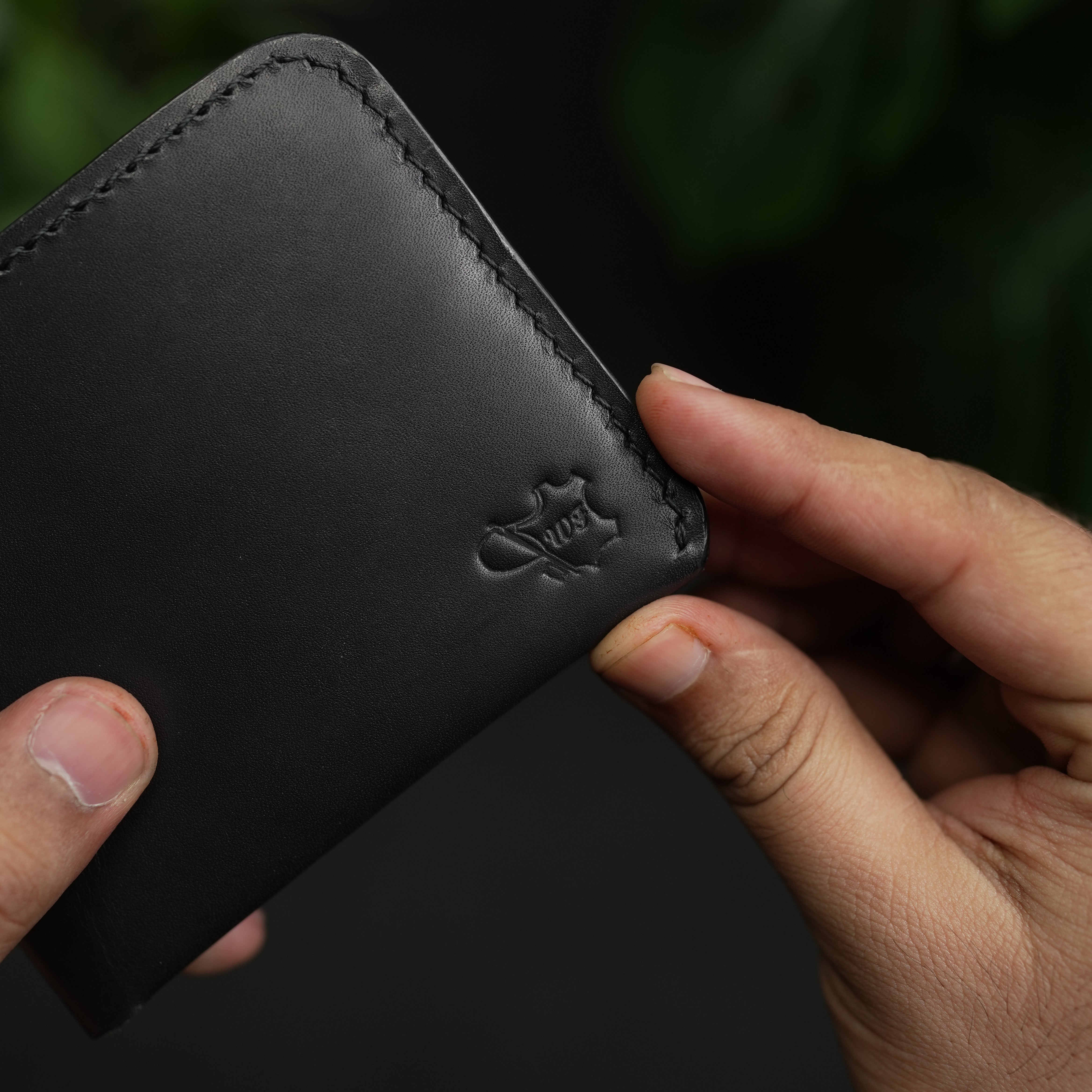 NO.81 Classic Bifold Luxury Leather Wallet – Black