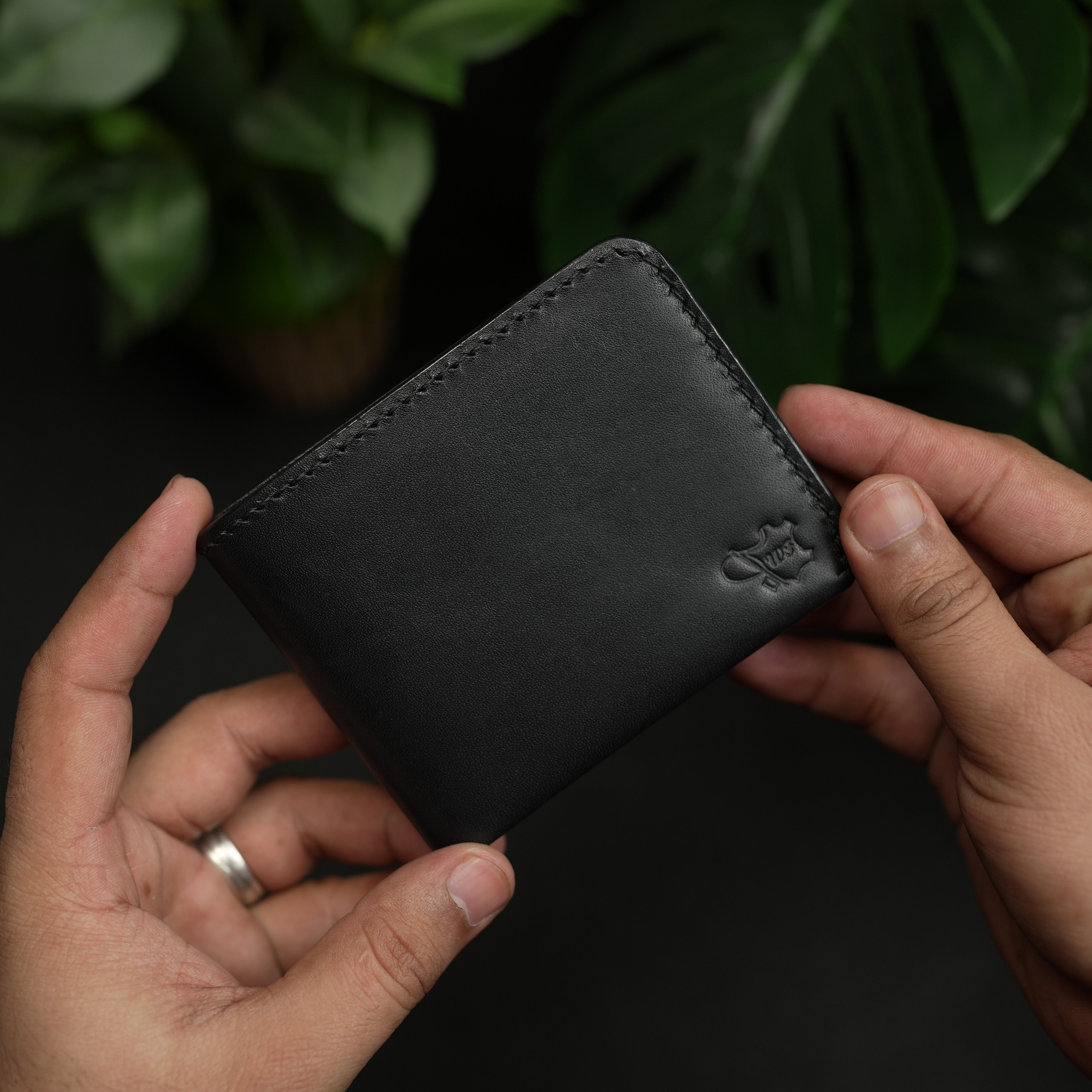 No.81 classic Bifold luxury Leather Wallet (Ocean Black)