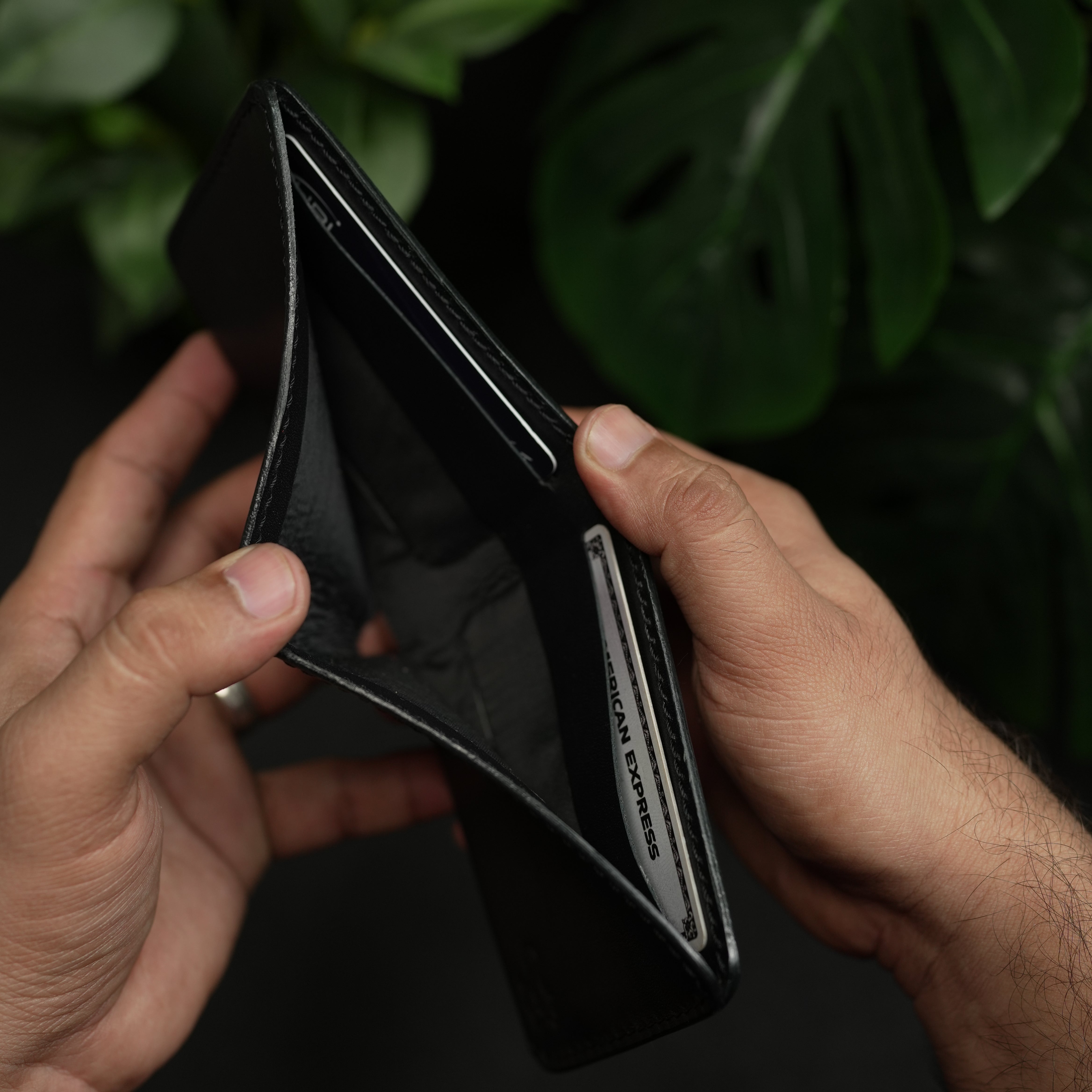 No.81 classic Bifold luxury Leather Wallet (Ocean Black)