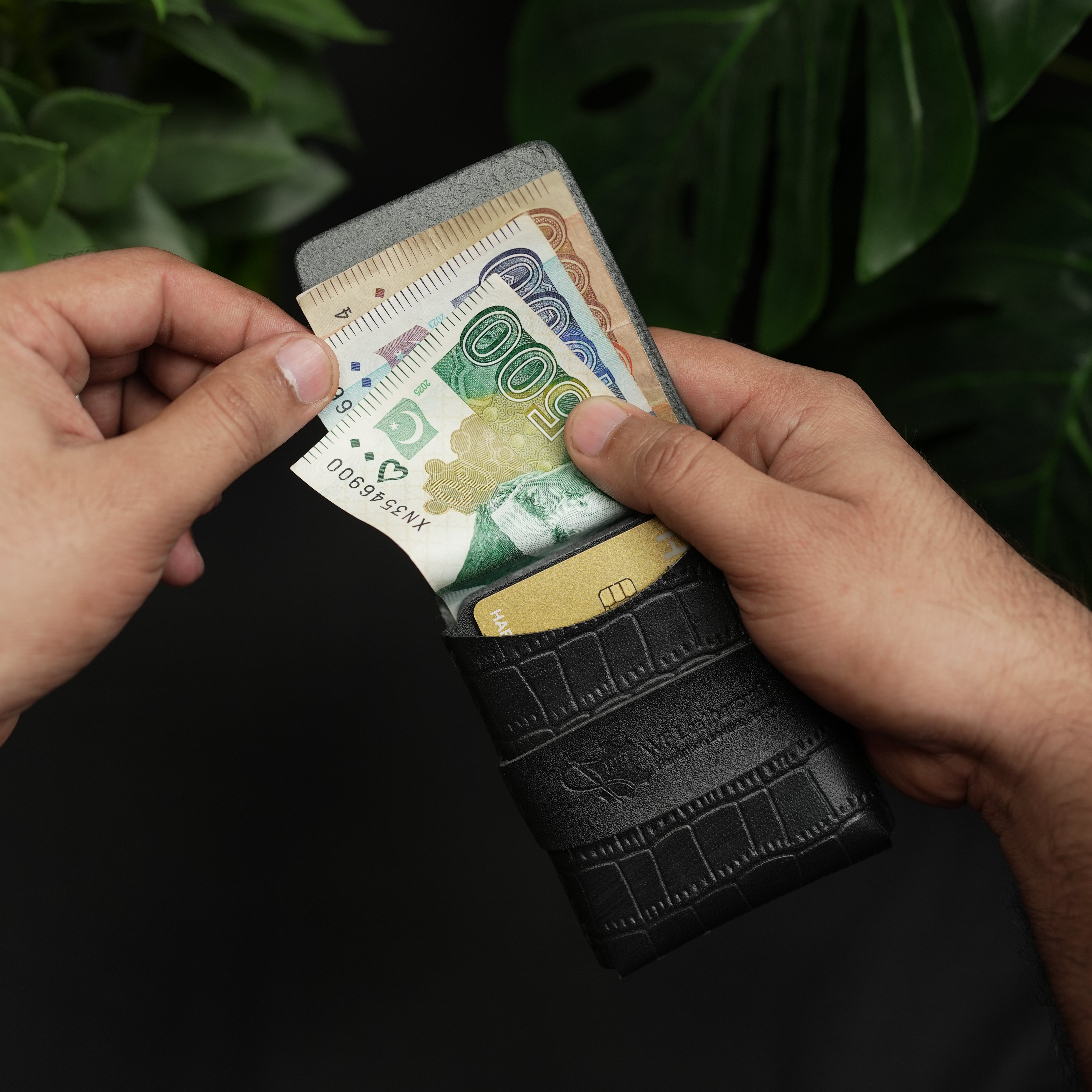 No.101 All-in-One Black Crocodile Cow Leather Wallet Black color