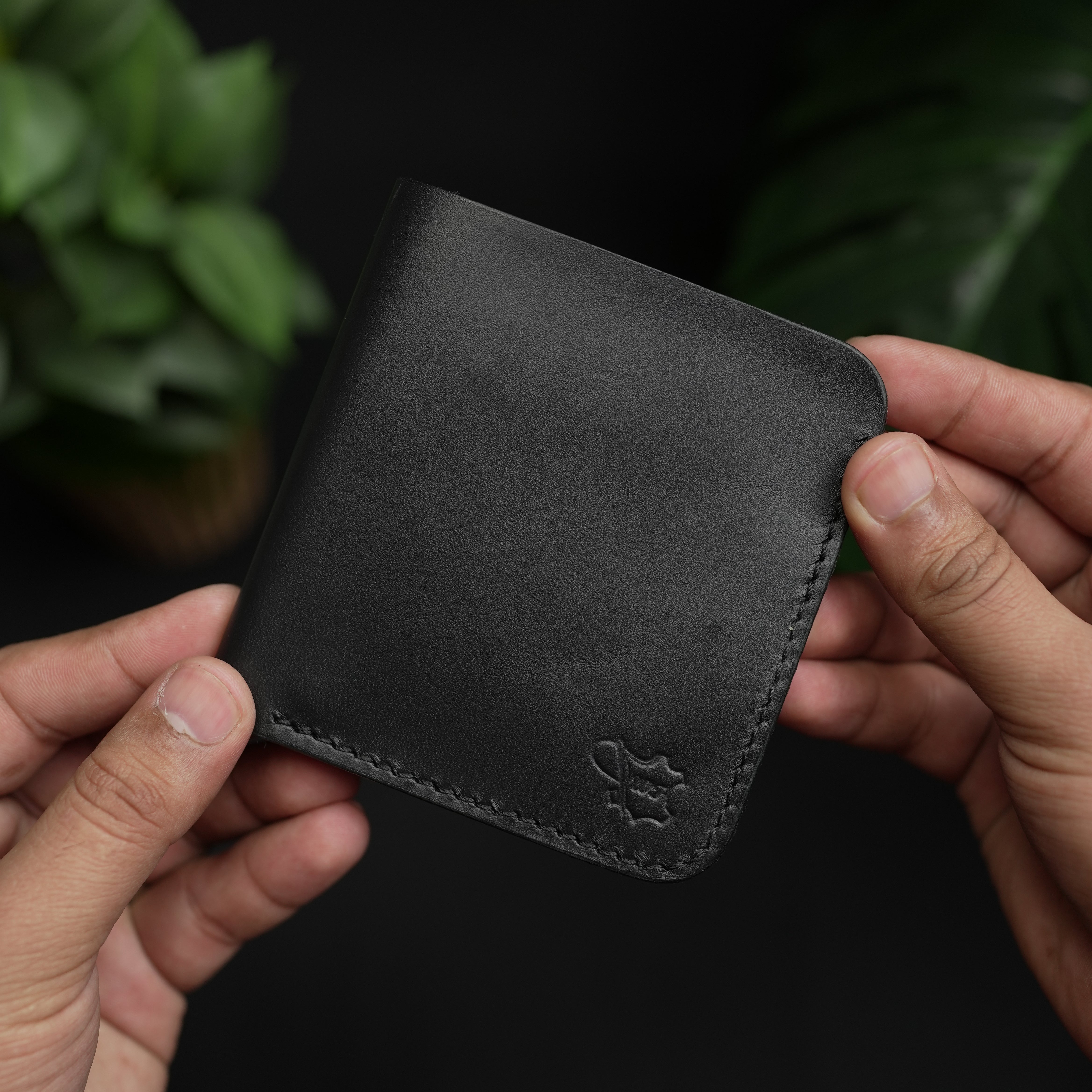 NO.86 VERTICLE BIFOLD LEATHER WALLET (OCEAN BLACK & TAN)