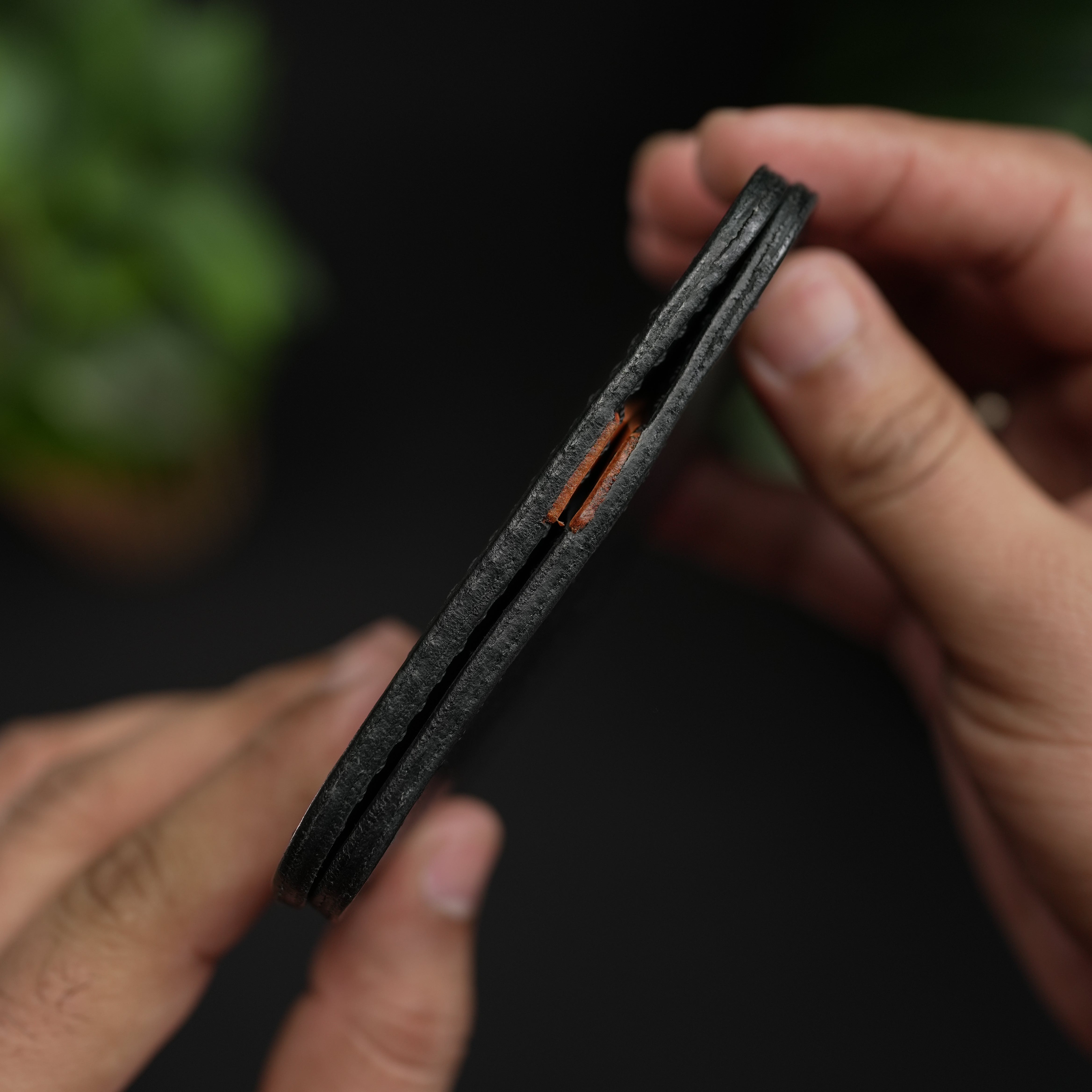 NO.86 VERTICLE BIFOLD LEATHER WALLET (OCEAN BLACK & TAN)