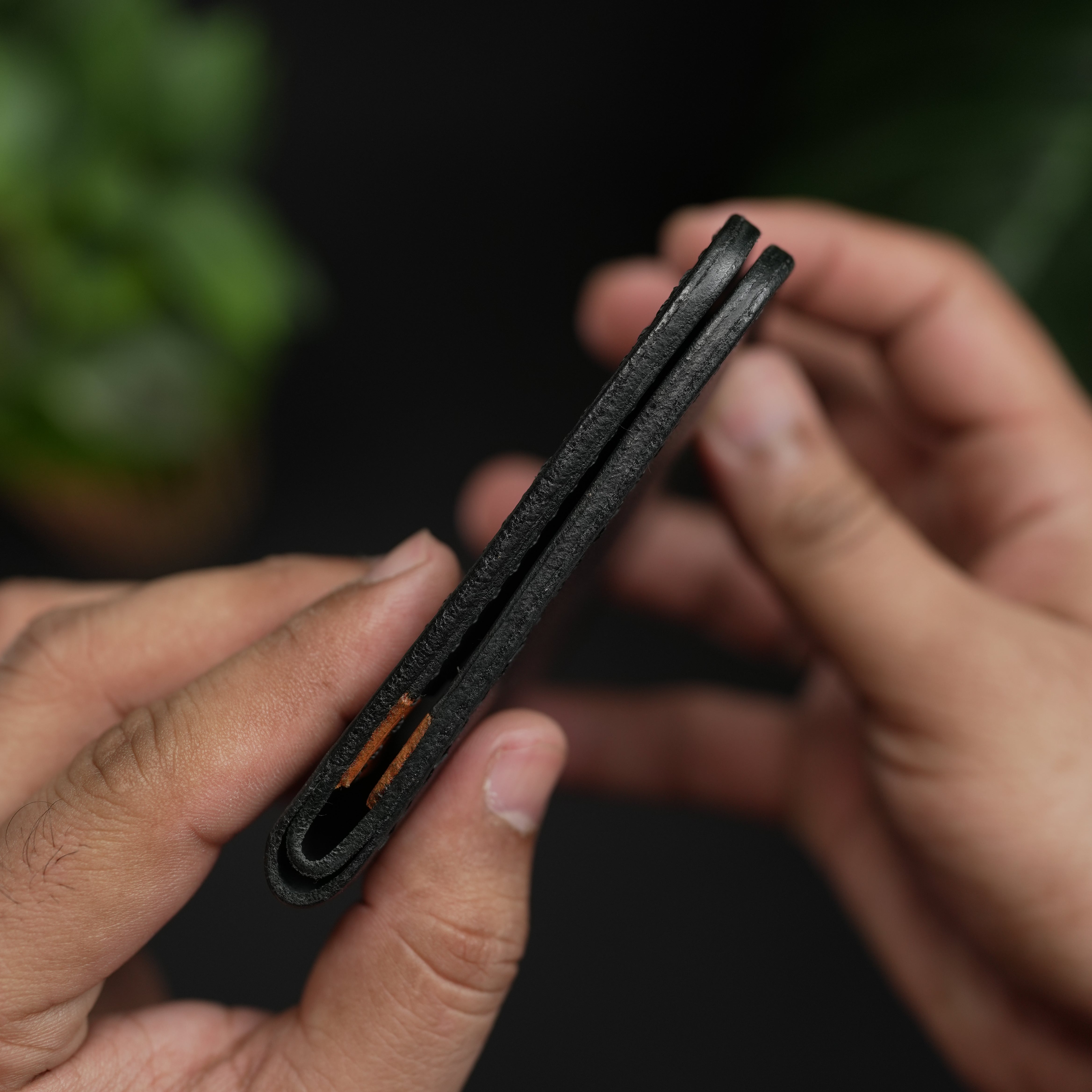 NO.86 VERTICLE BIFOLD LEATHER WALLET (OCEAN BLACK & TAN)