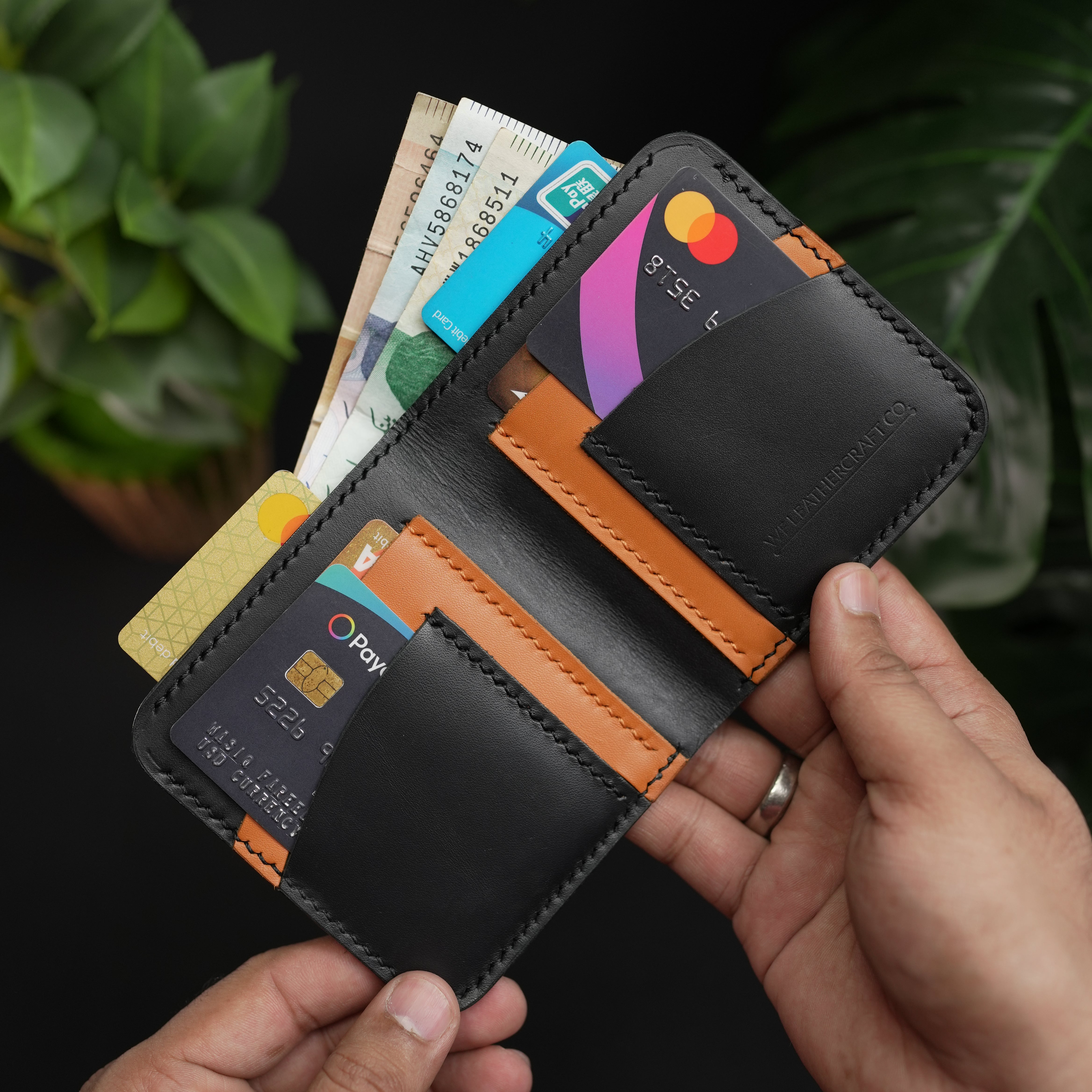 NO.86 VERTICLE BIFOLD LEATHER WALLET (OCEAN BLACK & TAN)