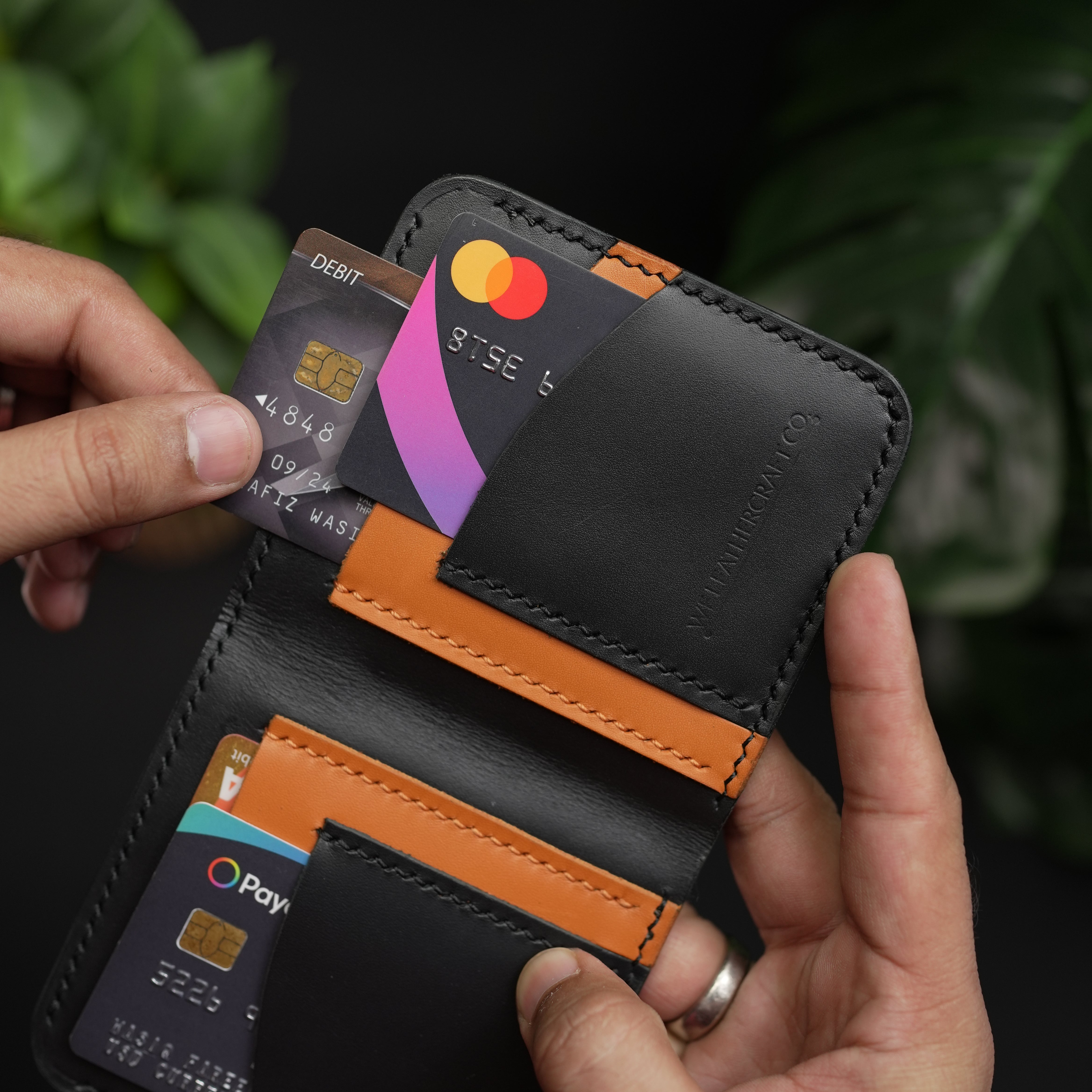 NO.86 VERTICLE BIFOLD LEATHER WALLET (OCEAN BLACK & TAN)