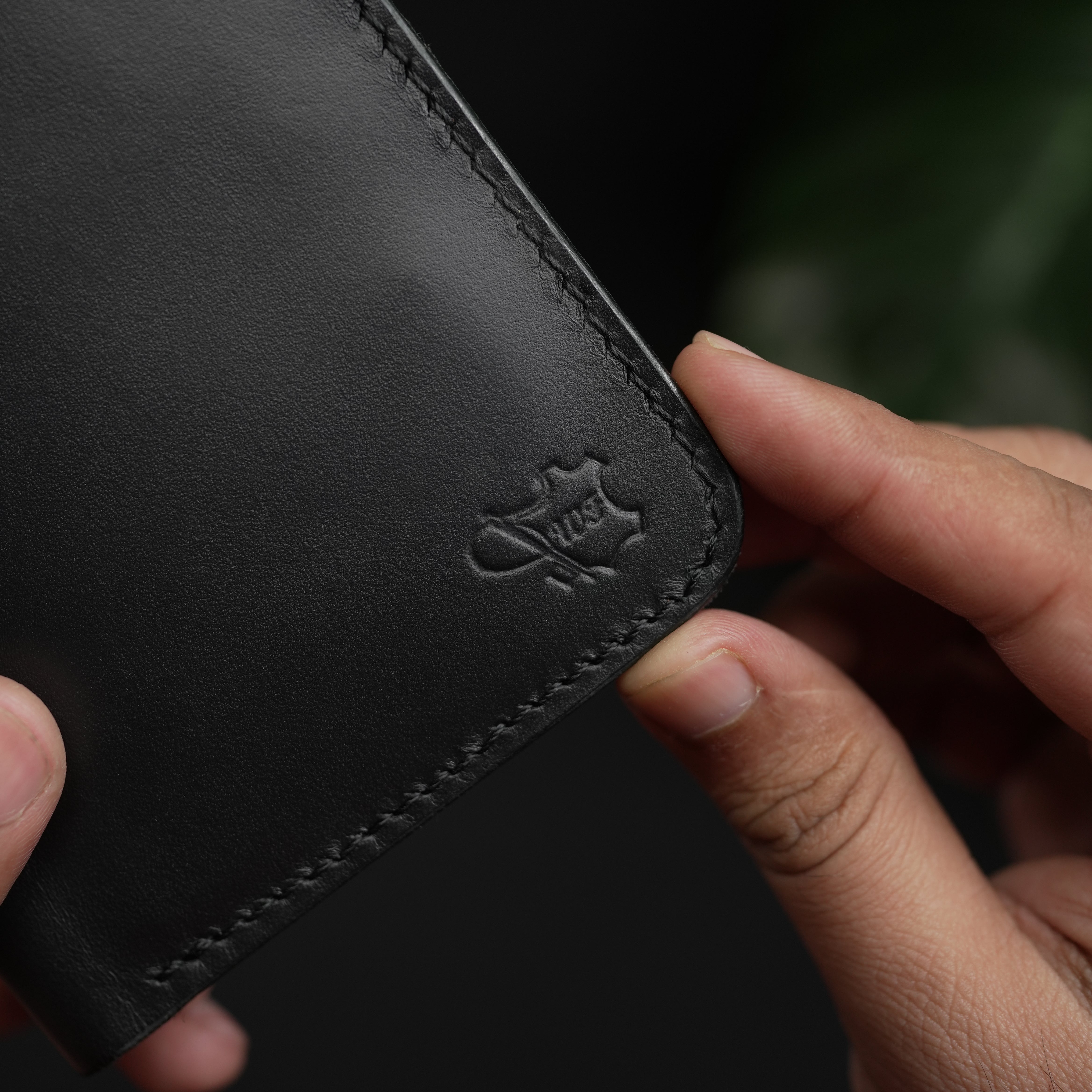 NO.86 VERTICLE BIFOLD LEATHER WALLET (OCEAN BLACK & TAN)