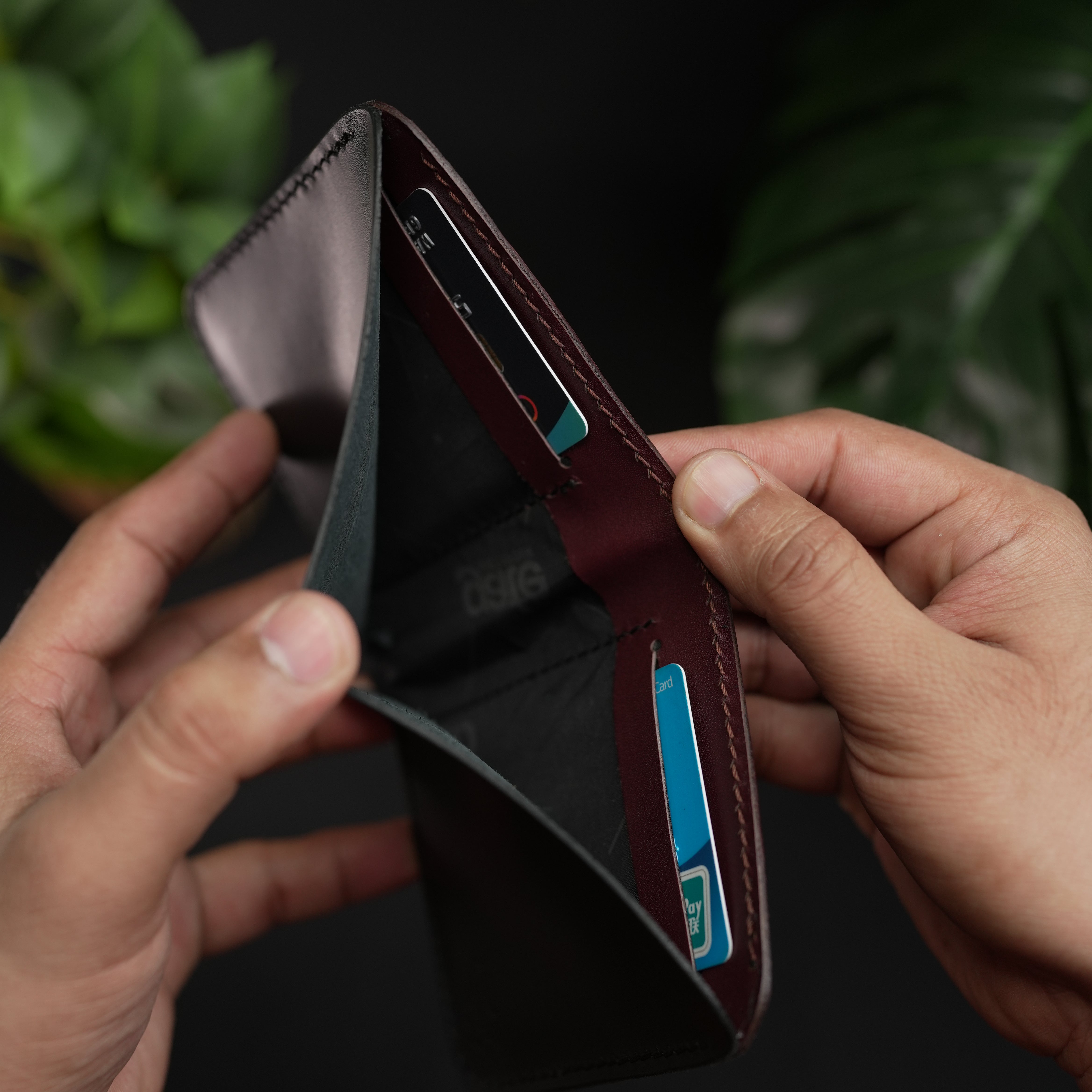 NO.86 VERTICLE BIFOLD LEATHER WALLET (OCEAN BLACK & BURGANDY)