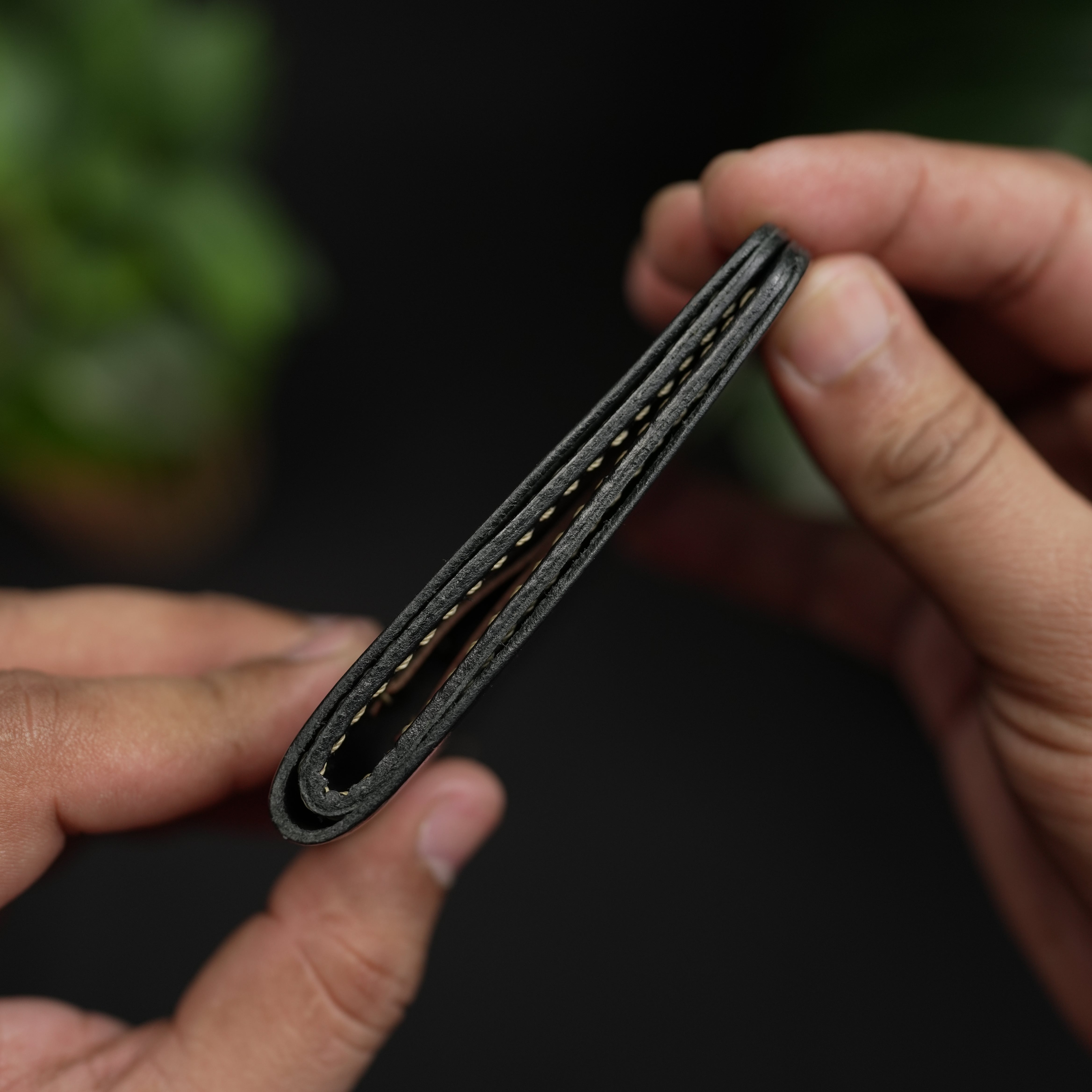 No.86 Vertical Bifold Leather Wallet in Shine Black with burgandy